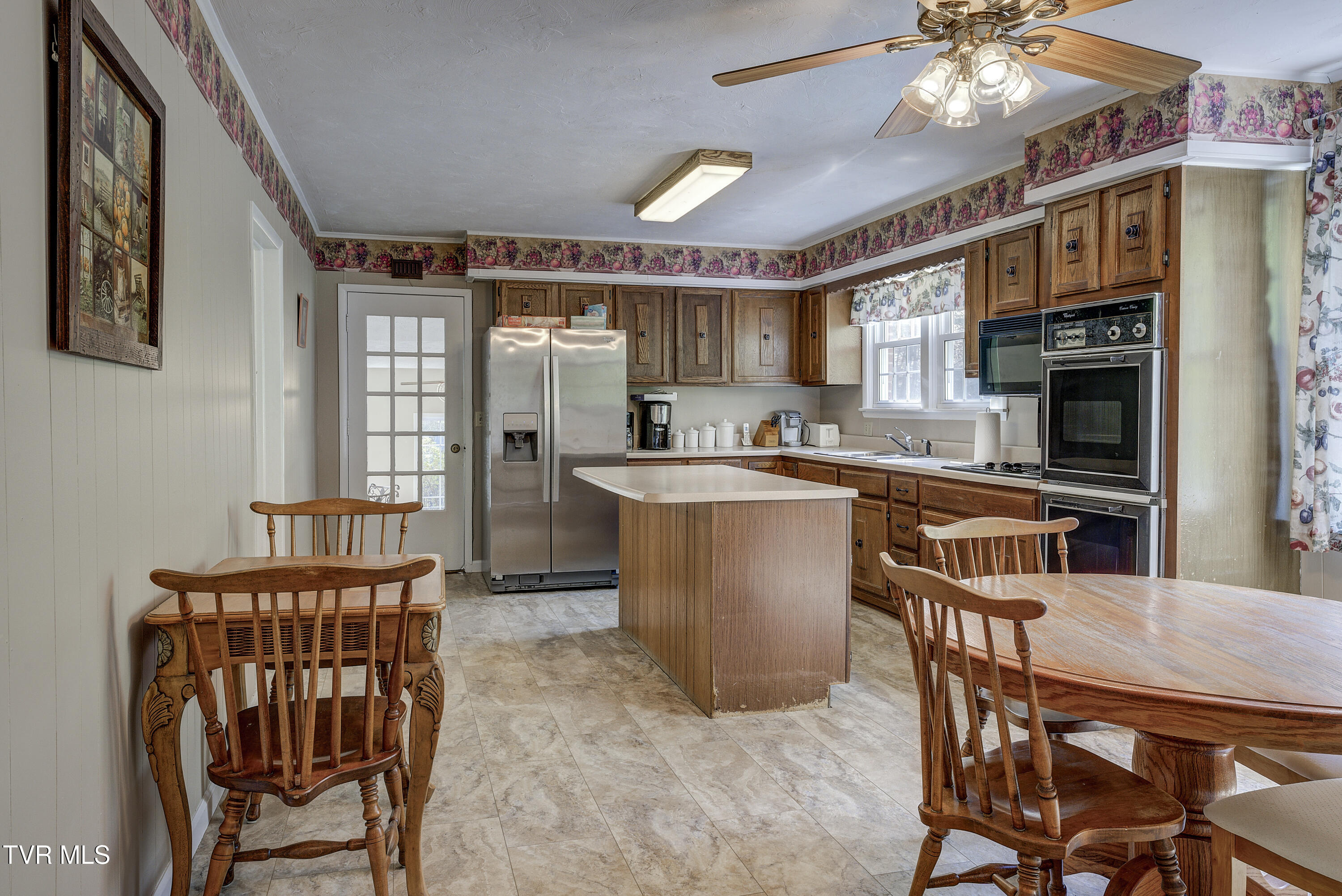 Vansant, Virginia 24656, United States, 5 Bedrooms Bedrooms, ,2 BathroomsBathrooms,Residential,Pending,119904