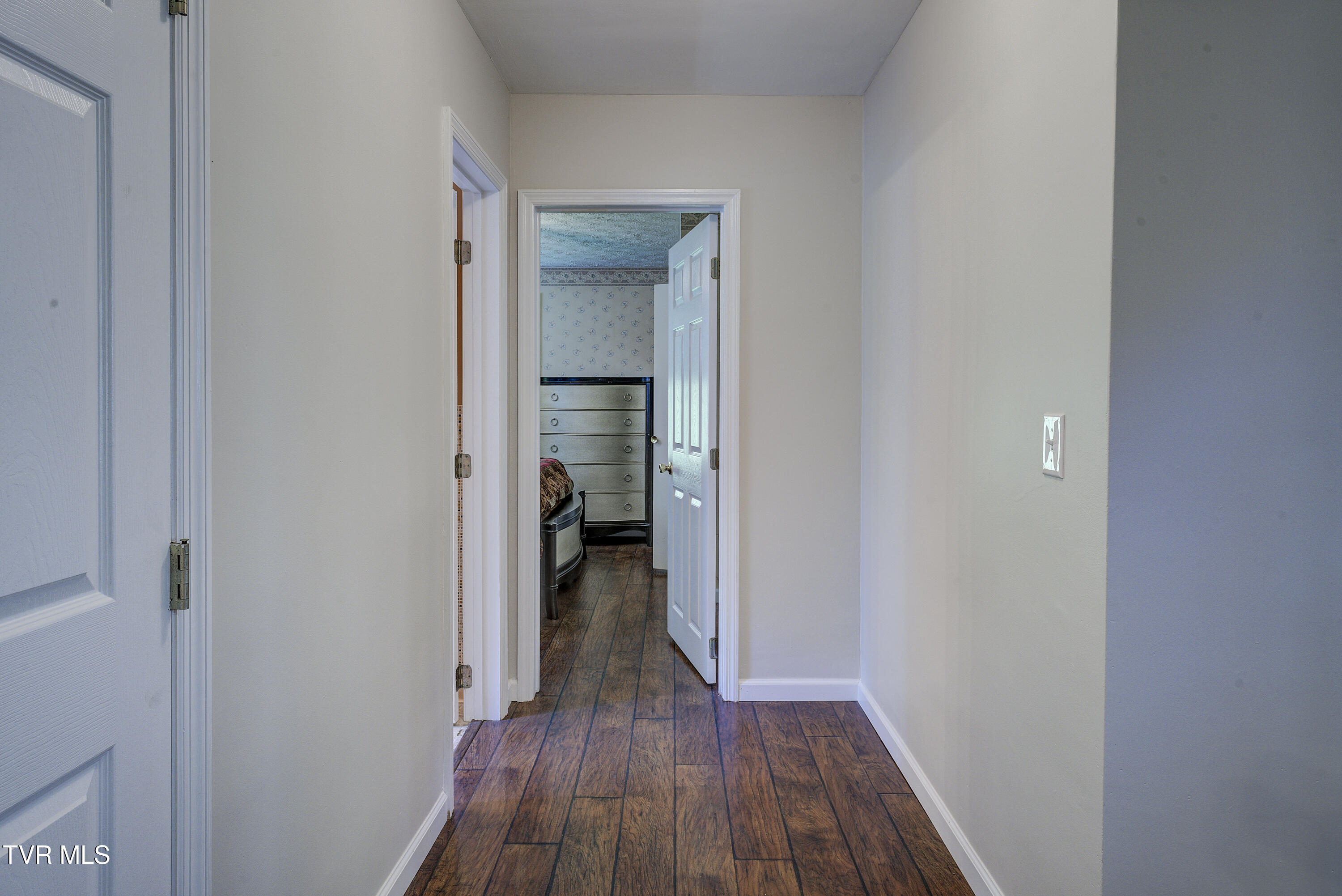 Vansant, Virginia 24656, United States, 5 Bedrooms Bedrooms, ,2 BathroomsBathrooms,Residential,Pending,119904