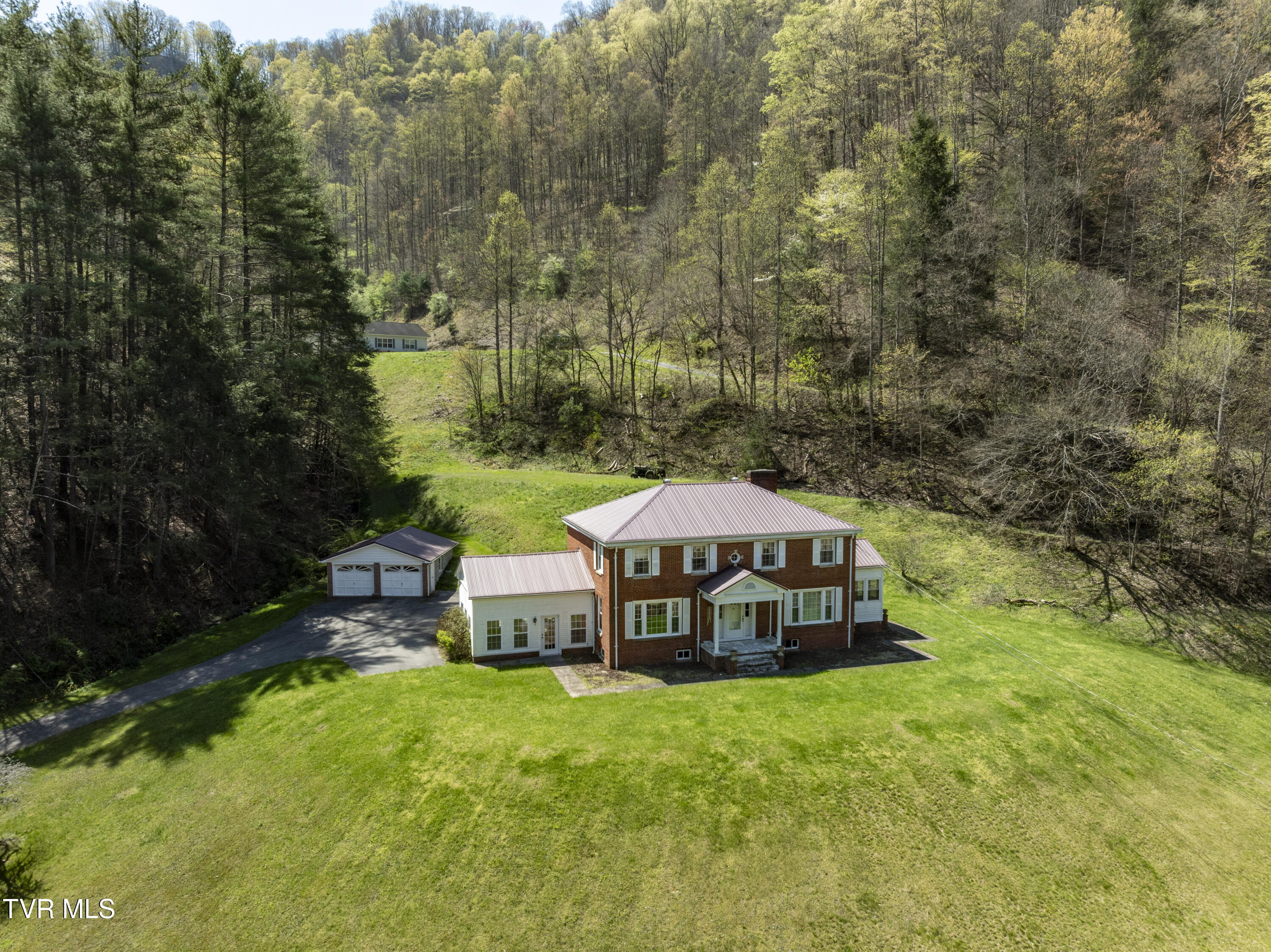 Vansant, Virginia 24656, United States, 5 Bedrooms Bedrooms, ,2 BathroomsBathrooms,Residential,Pending,119904