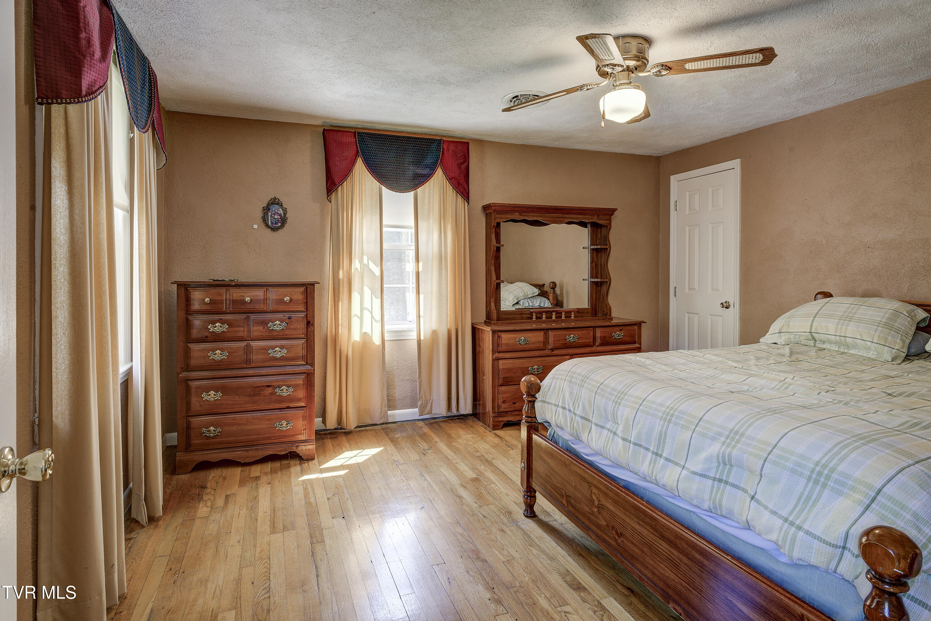 Vansant, Virginia 24656, United States, 5 Bedrooms Bedrooms, ,2 BathroomsBathrooms,Residential,Pending,119904