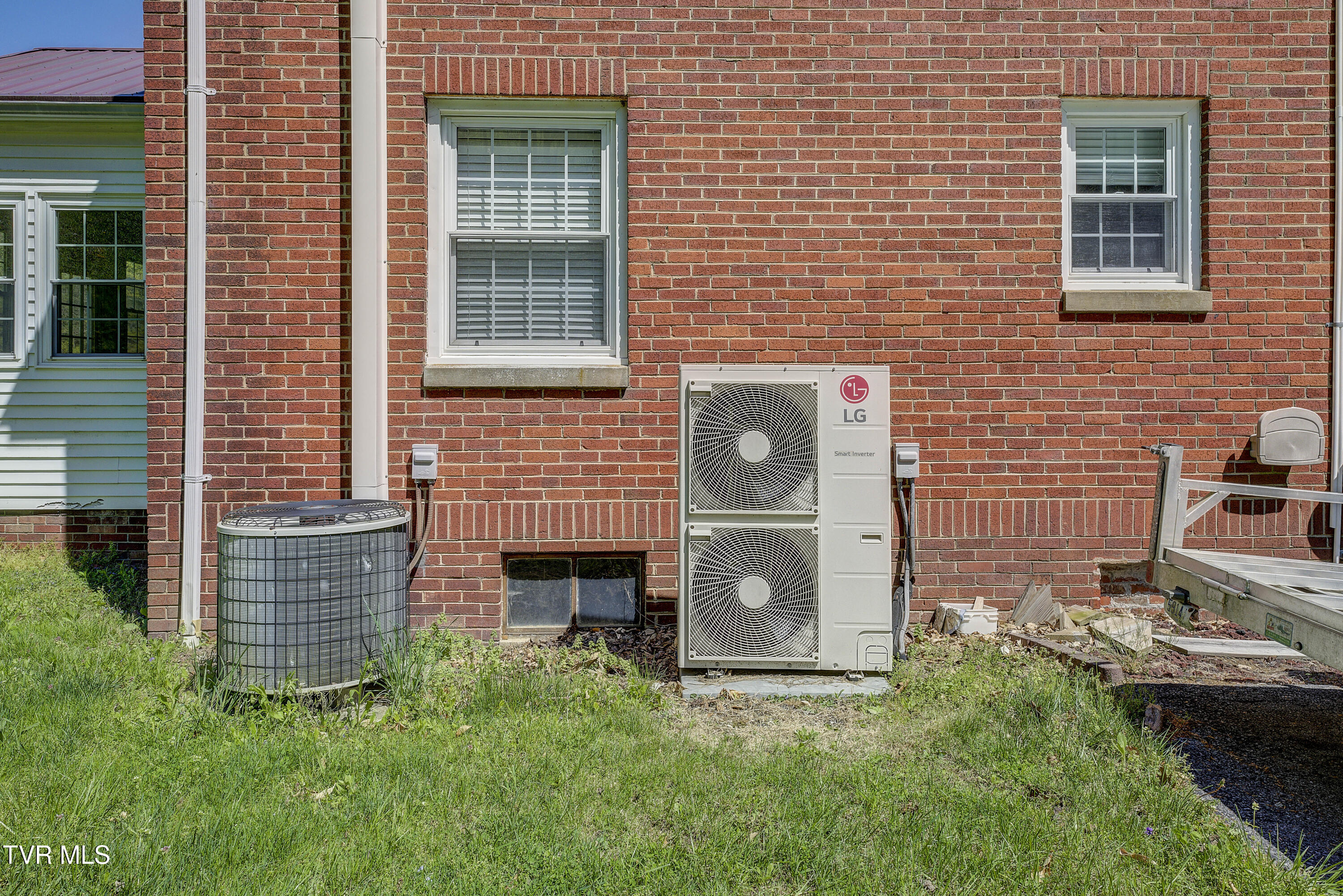 Vansant, Virginia 24656, United States, 5 Bedrooms Bedrooms, ,2 BathroomsBathrooms,Residential,Pending,119904