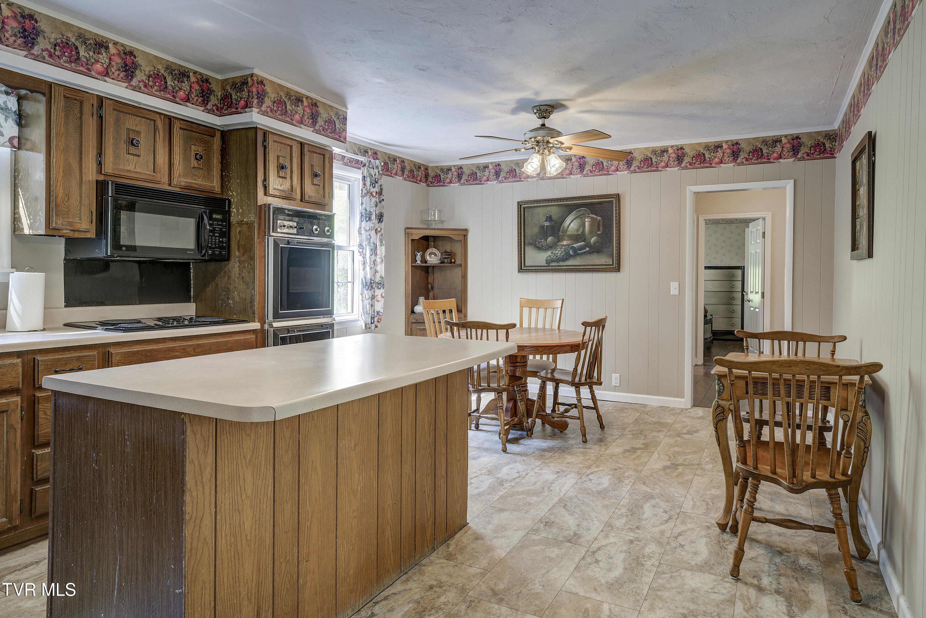 Vansant, Virginia 24656, United States, 5 Bedrooms Bedrooms, ,2 BathroomsBathrooms,Residential,Pending,119904