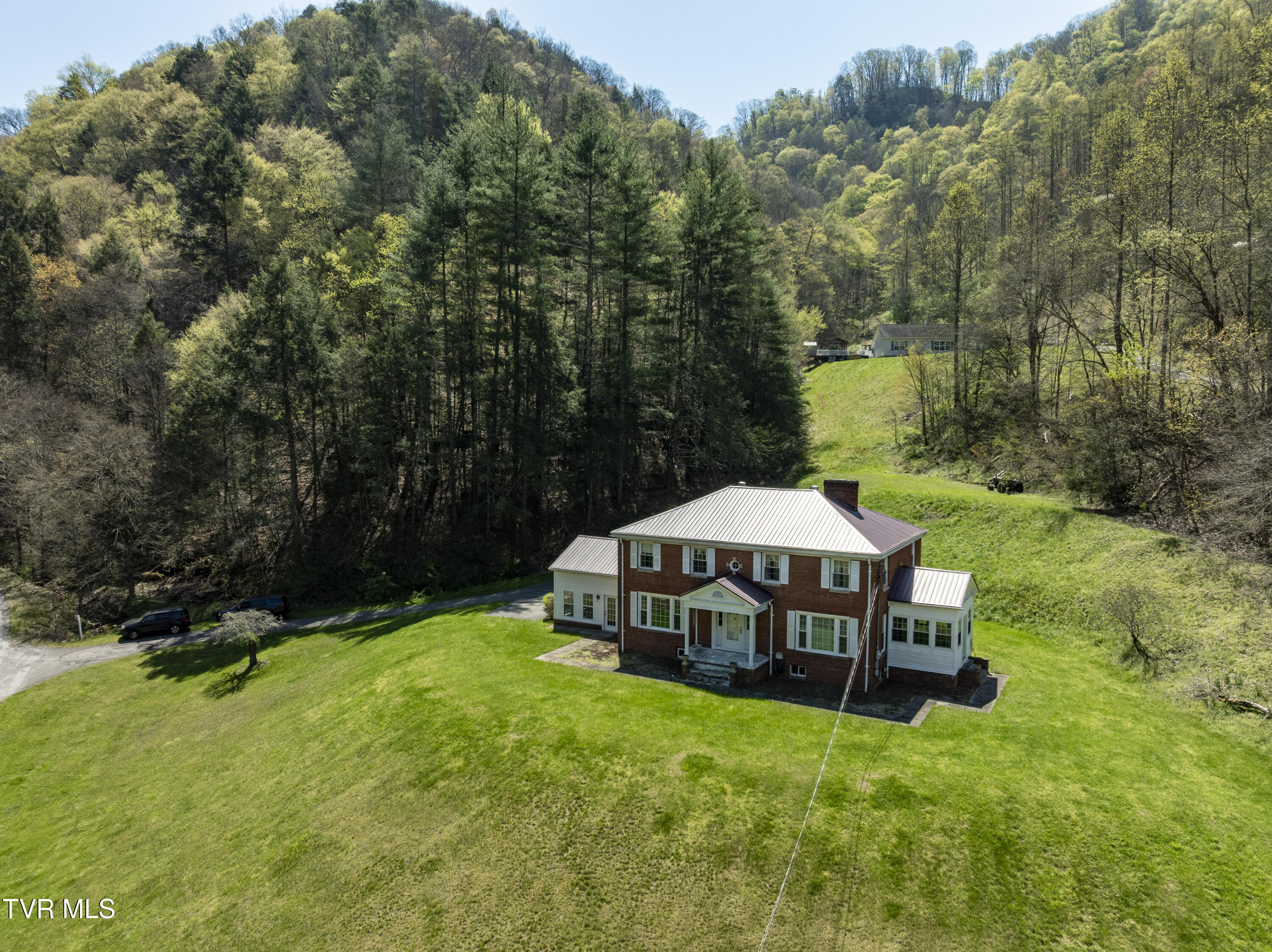 Vansant, Virginia 24656, United States, 5 Bedrooms Bedrooms, ,2 BathroomsBathrooms,Residential,Pending,119904