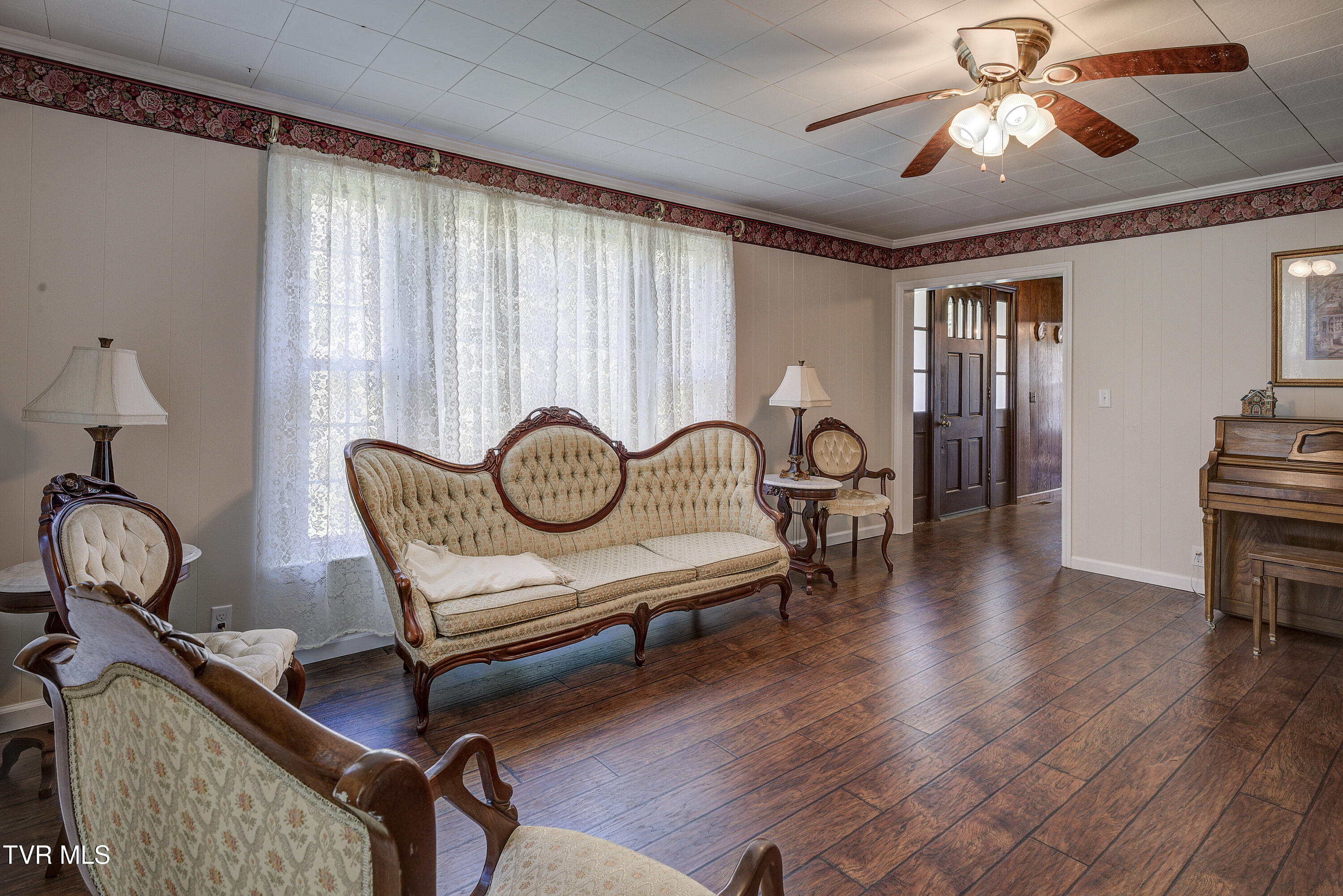 Vansant, Virginia 24656, United States, 5 Bedrooms Bedrooms, ,2 BathroomsBathrooms,Residential,Pending,119904