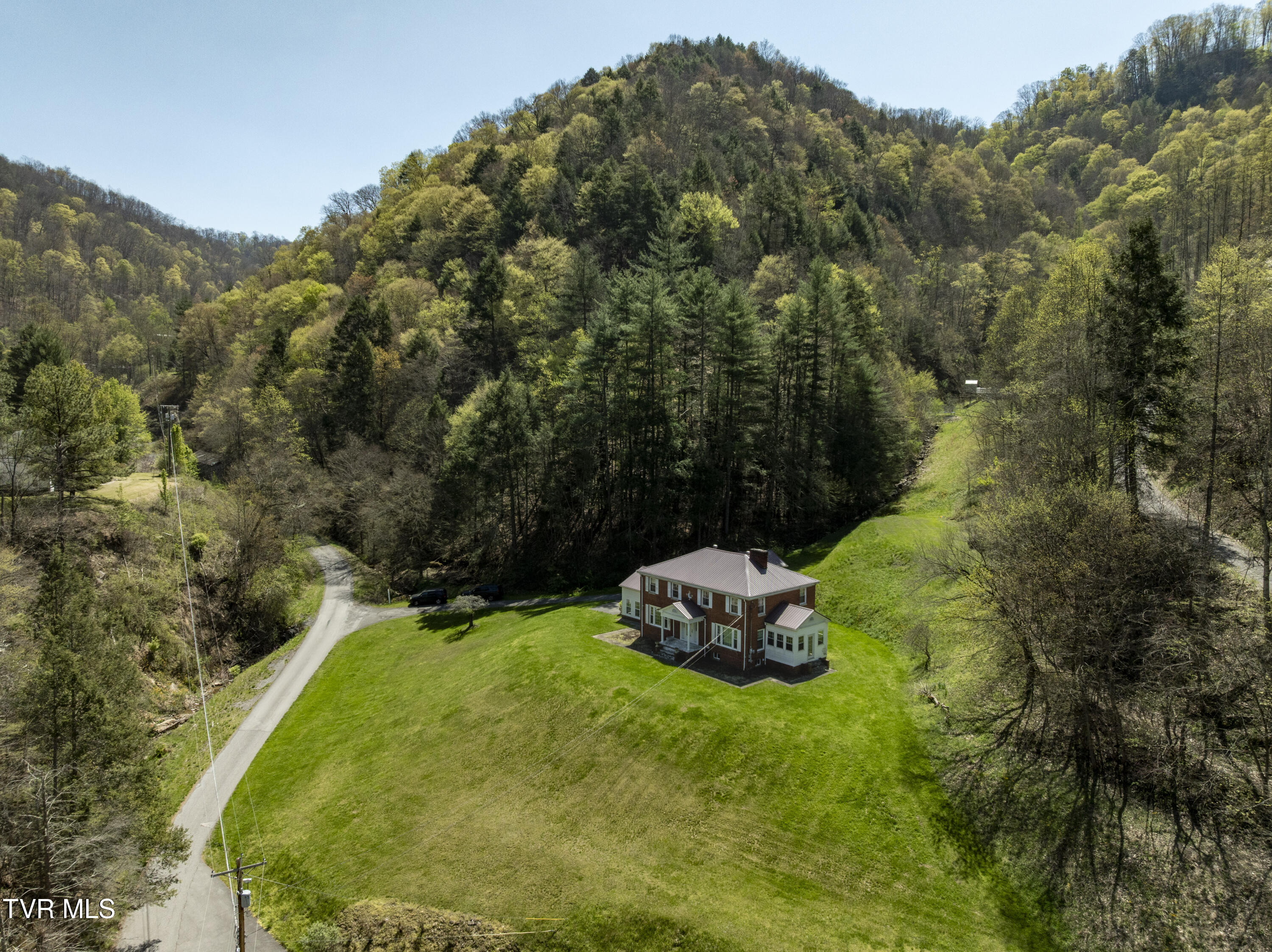 Vansant, Virginia 24656, United States, 5 Bedrooms Bedrooms, ,2 BathroomsBathrooms,Residential,Pending,119904