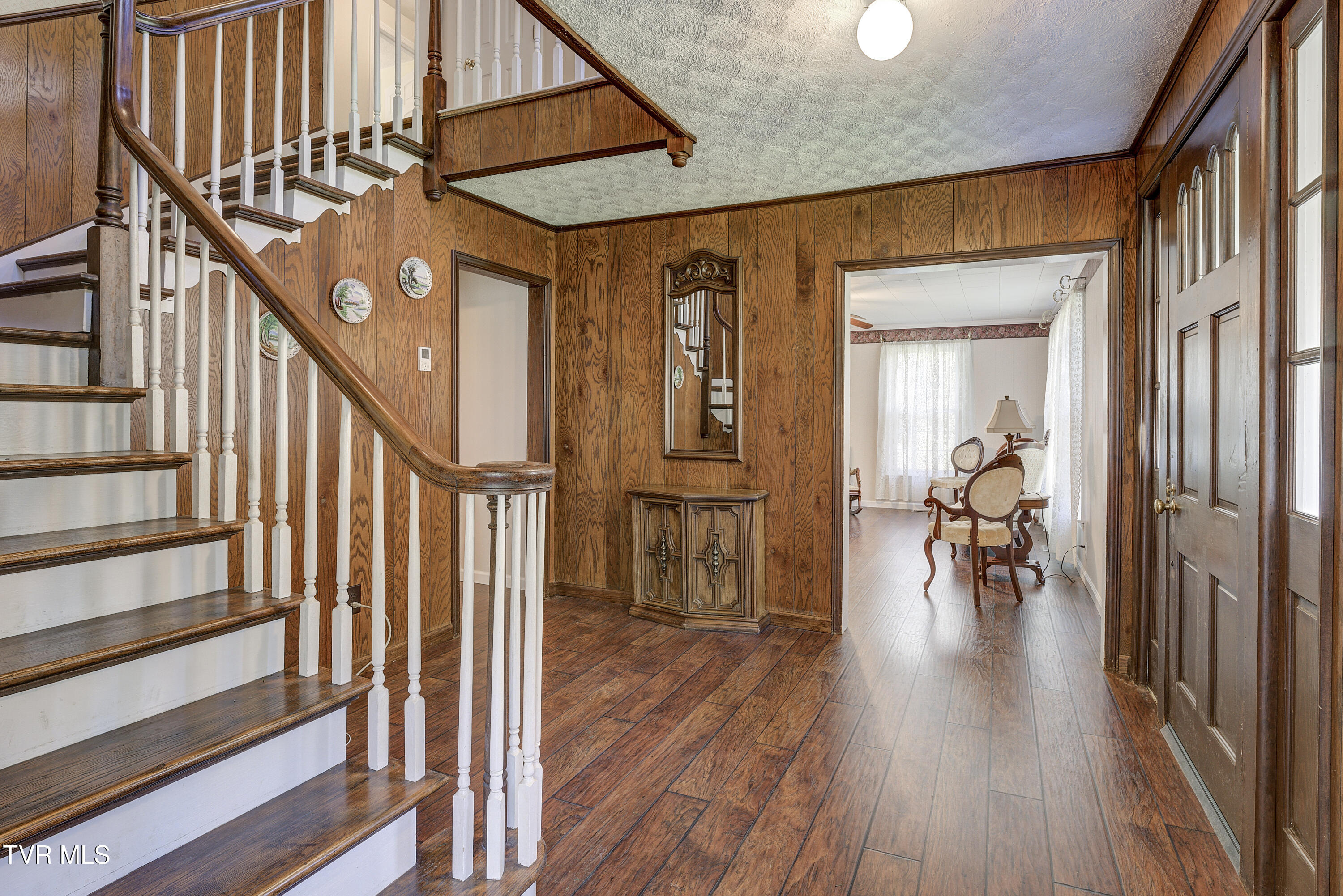 Vansant, Virginia 24656, United States, 5 Bedrooms Bedrooms, ,2 BathroomsBathrooms,Residential,Pending,119904