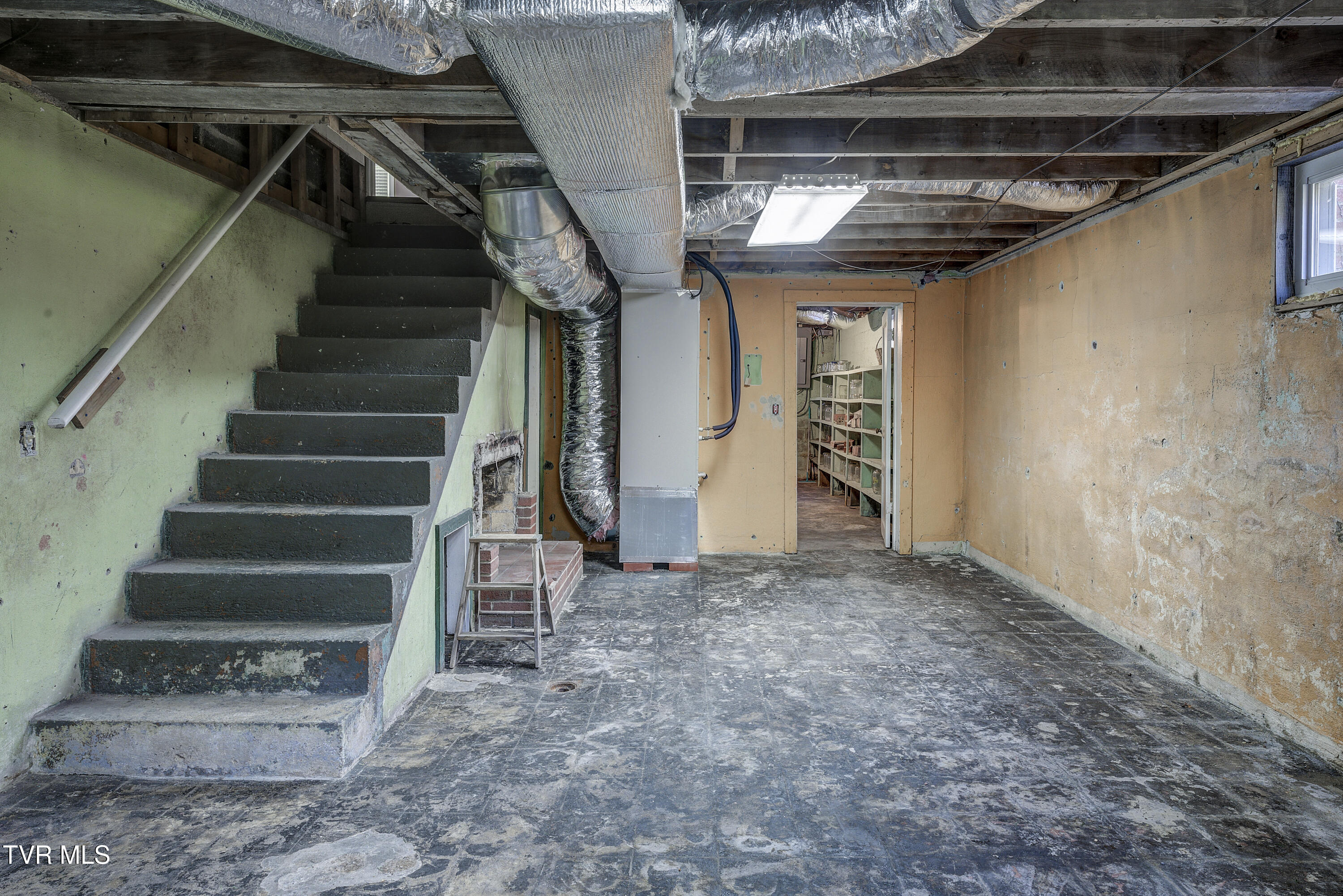 Vansant, Virginia 24656, United States, 5 Bedrooms Bedrooms, ,2 BathroomsBathrooms,Residential,Pending,119904