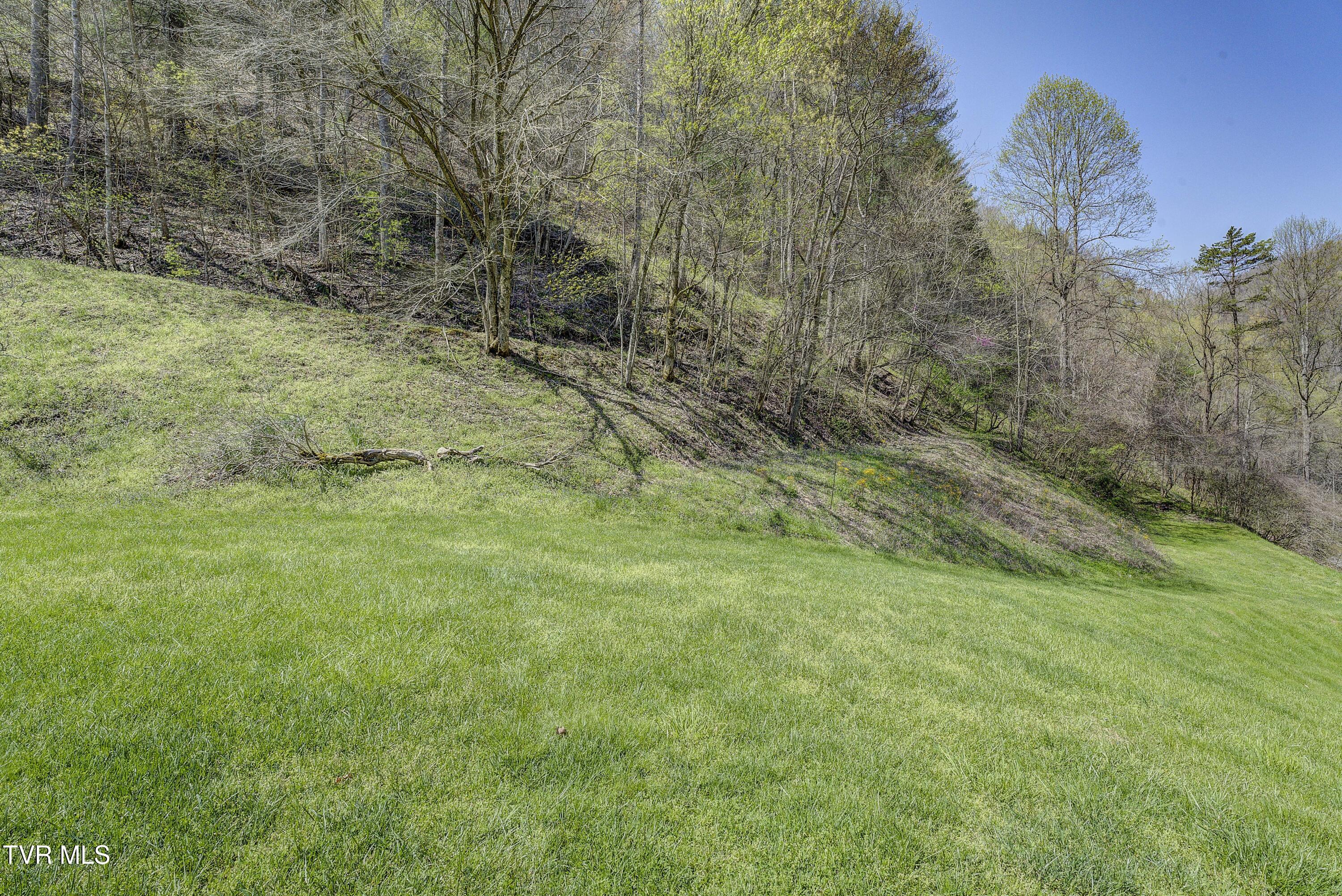 Vansant, Virginia 24656, United States, 5 Bedrooms Bedrooms, ,2 BathroomsBathrooms,Residential,Pending,119904