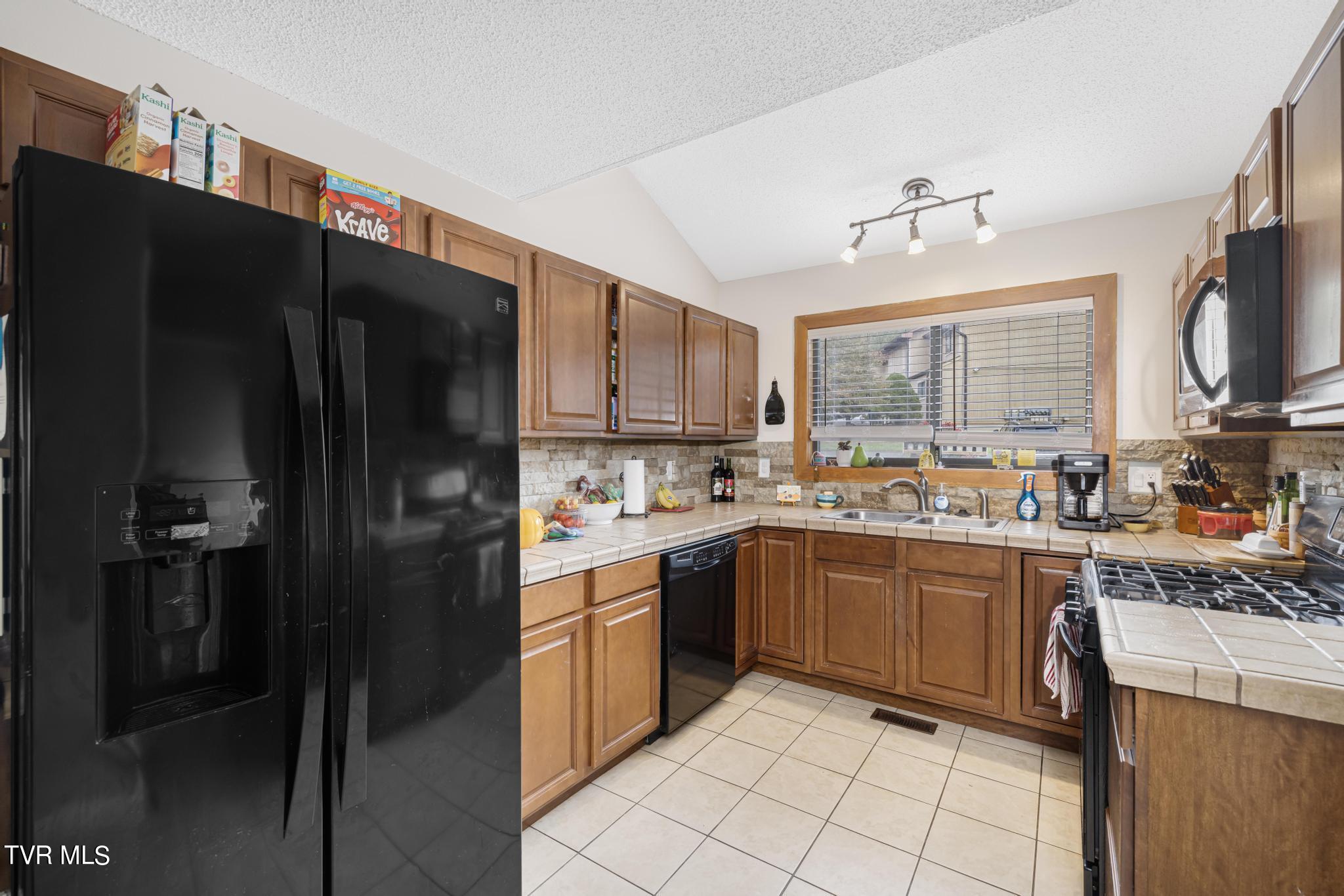 605 Redstone Dr Dr #24, Bristol, Tennessee image 14