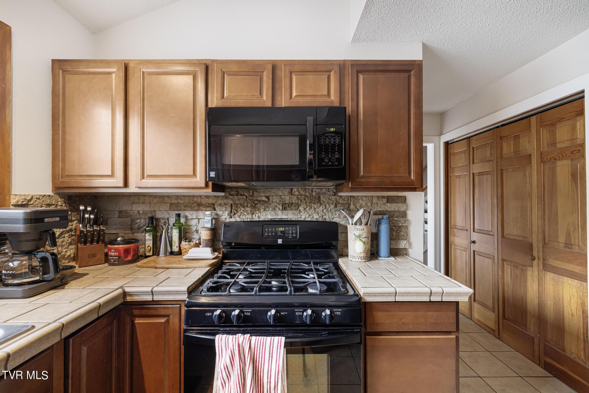 605 Redstone Dr Dr #24, Bristol, Tennessee image 16
