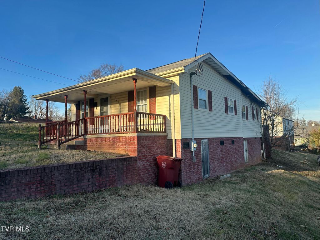 Photo of 820 Montgomery Street, Johnson City, TN 37604 (MLS # 9989580)