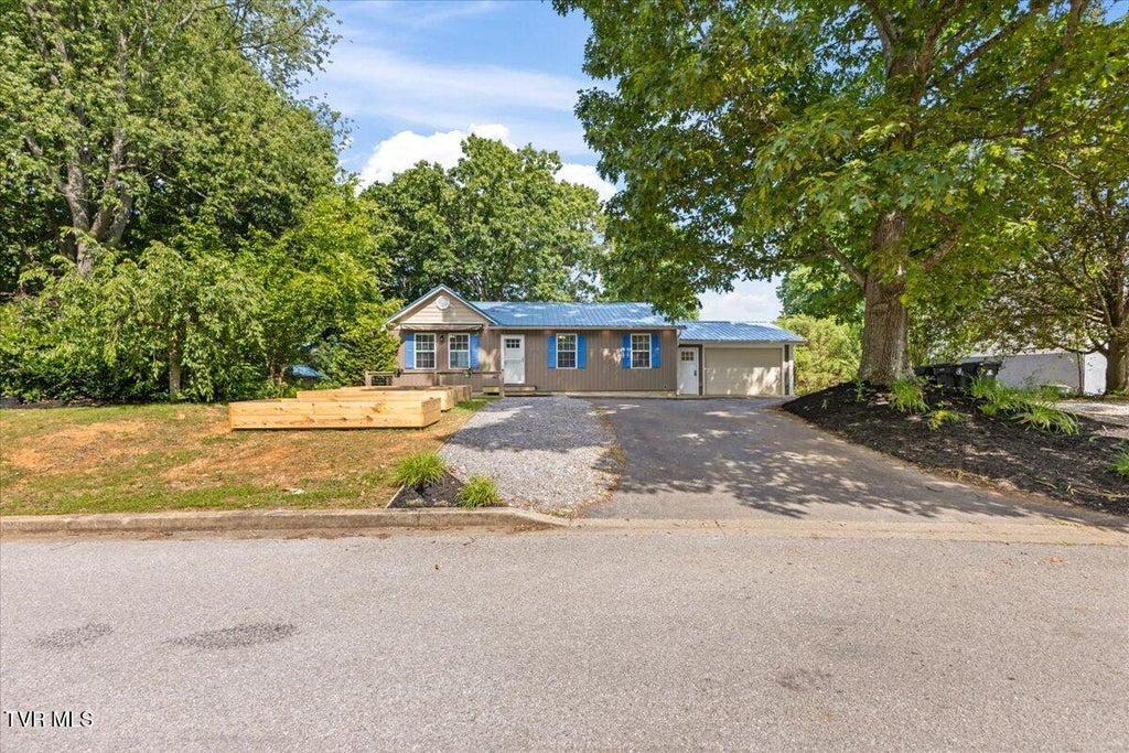 Photo of 152 Cochran Road, Jonesborough, TN 37659 (MLS # 9996545)