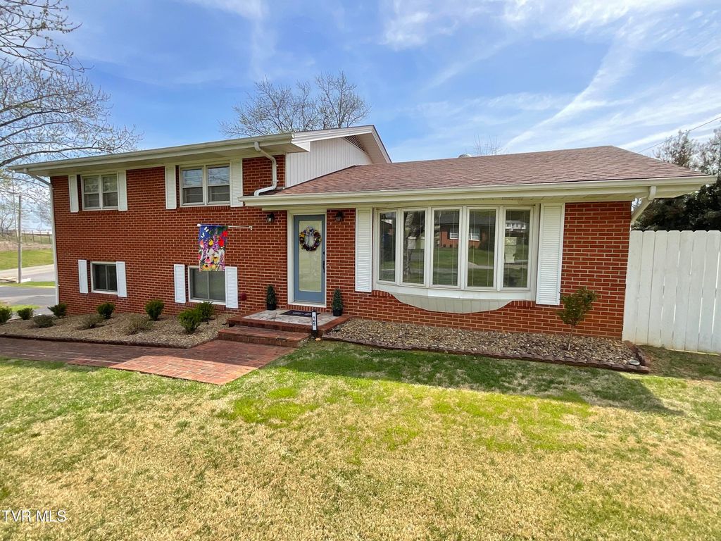 Photo of 105 Idletime Drive, Greeneville, TN 37743 (MLS # 9992401)