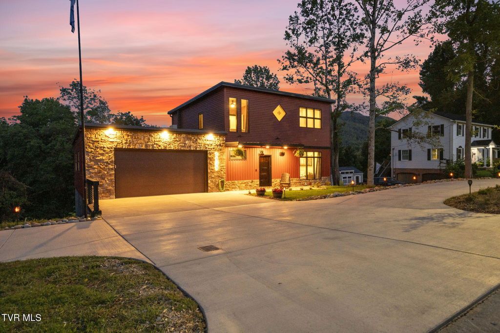 Photo of 1505 Strawberry Lane, Johnson City, TN 37604 (MLS # 9986610)