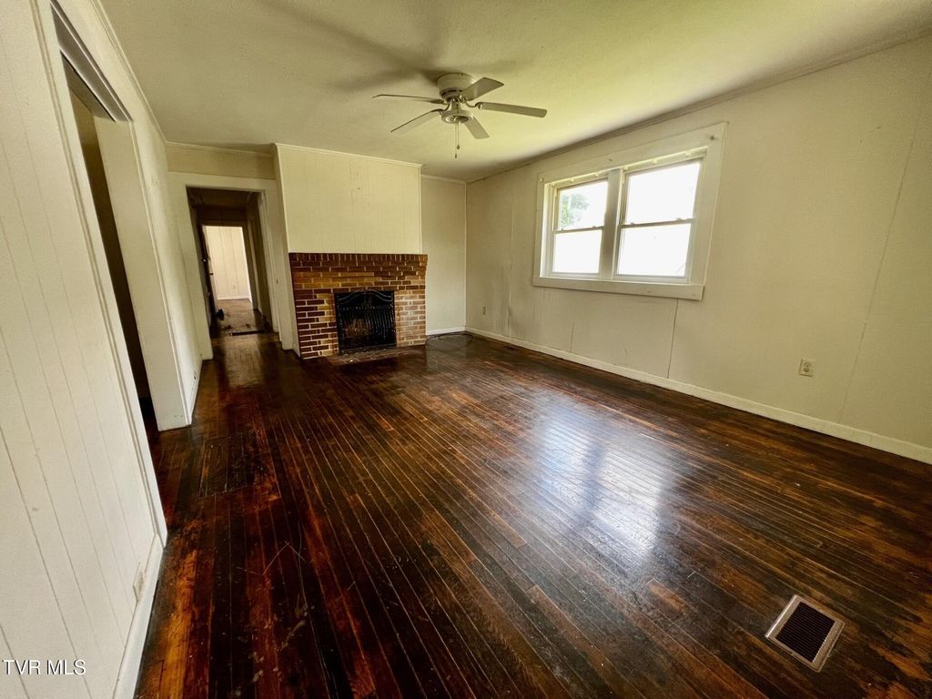 Photo of 505 Granada Pvt Court, Kingsport, TN 37660 (MLS # 9997316)