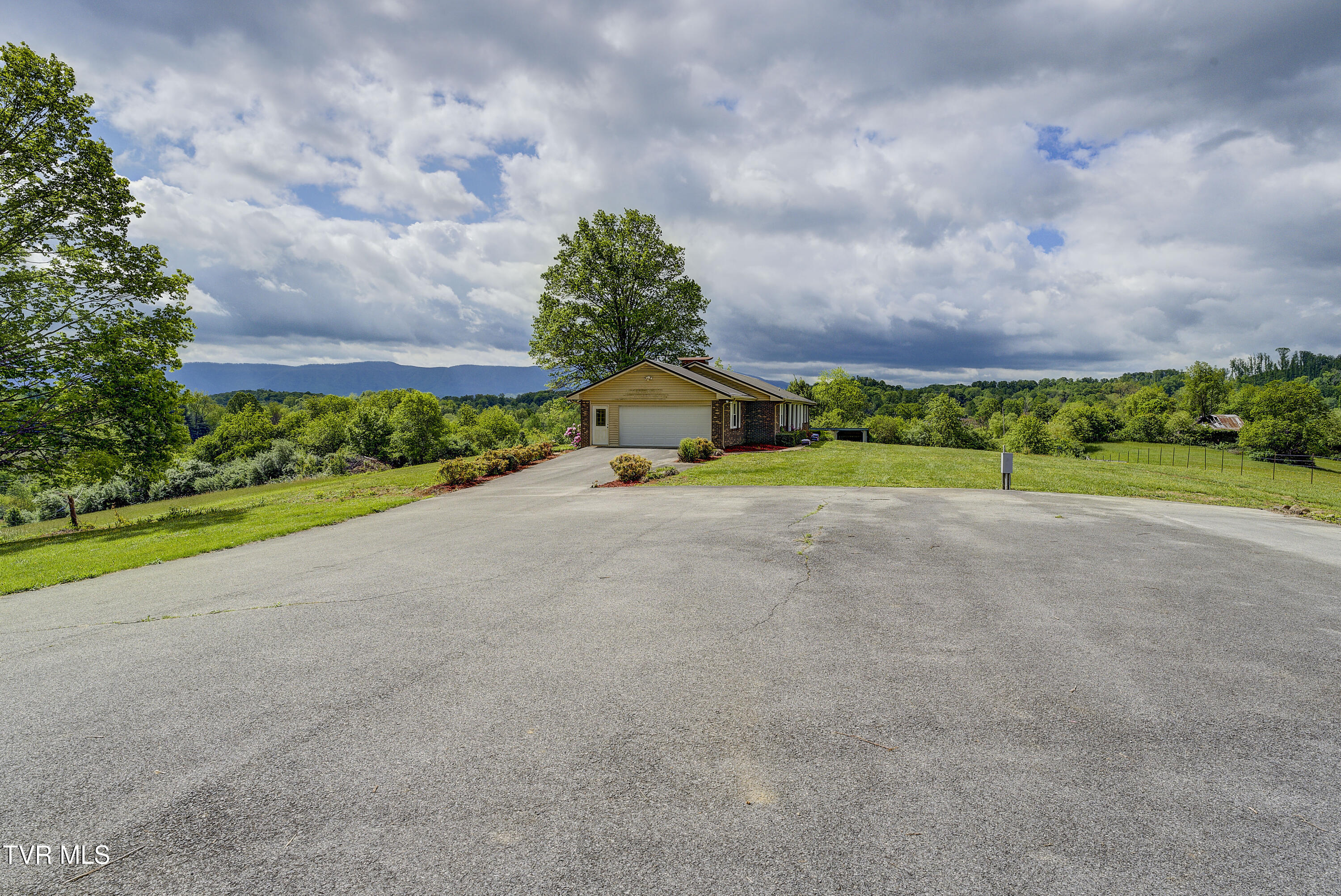 319 Hickory Tree Road, Bristol, Tennessee image 11