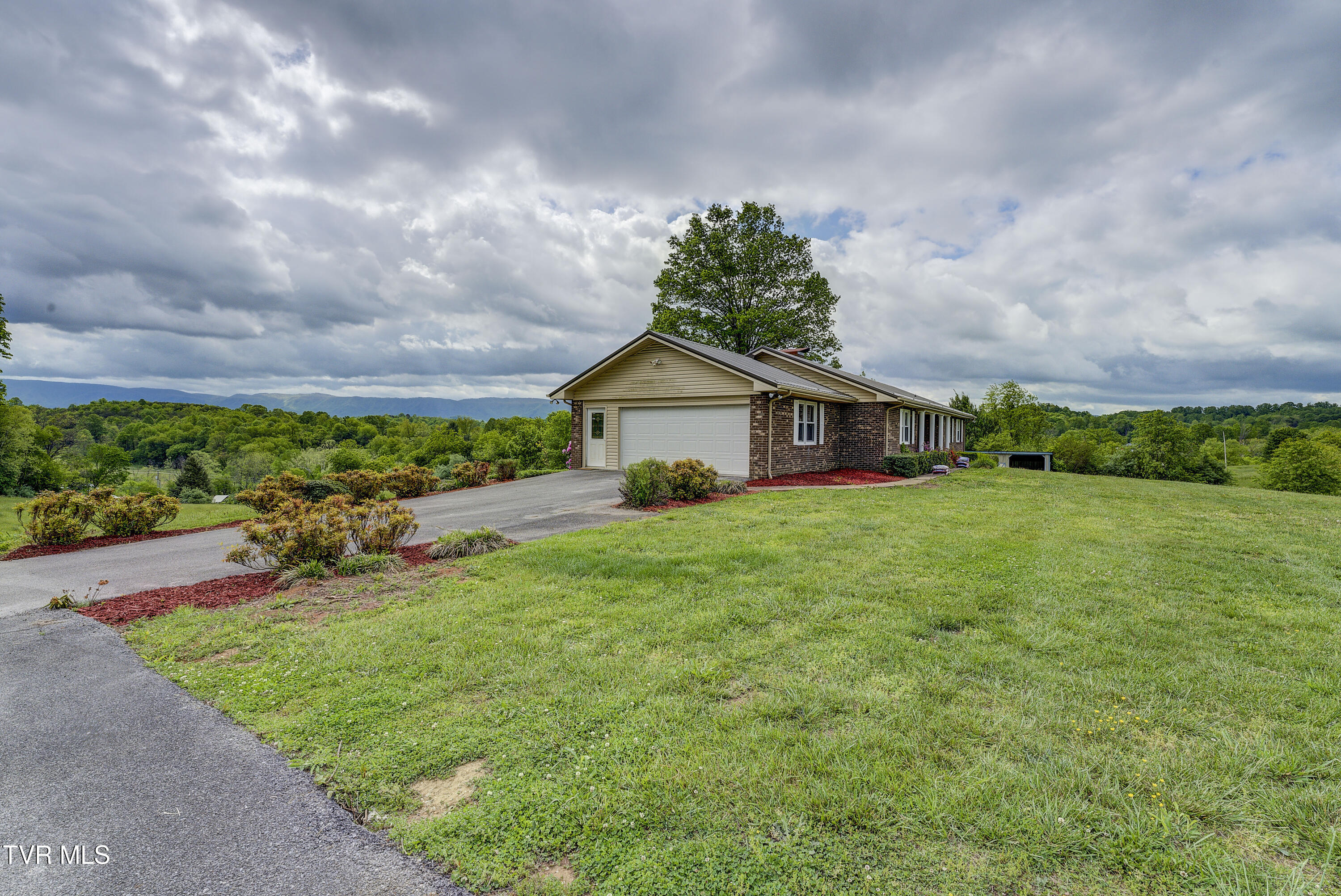 319 Hickory Tree Road, Bristol, Tennessee image 4