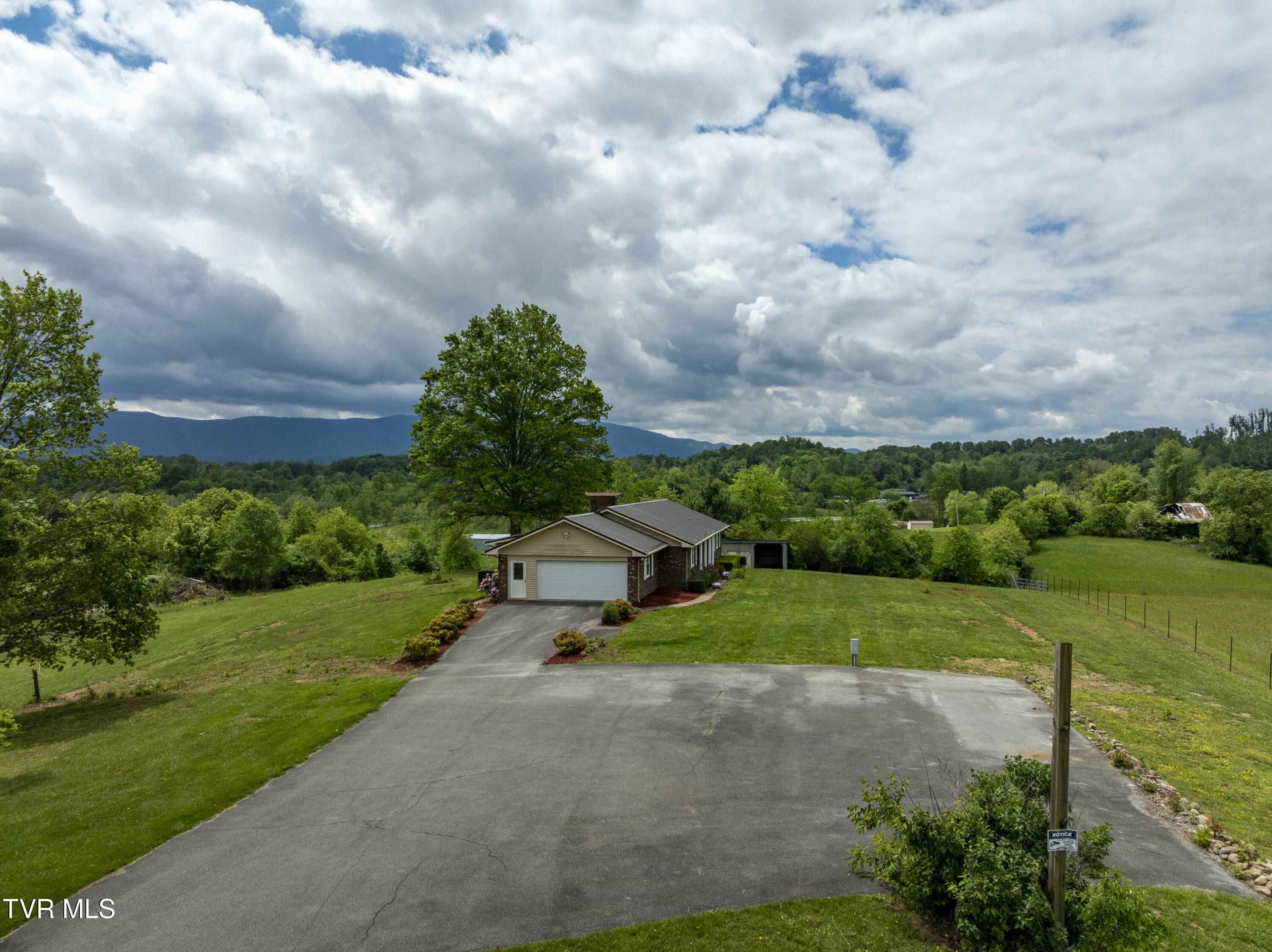 319 Hickory Tree Road, Bristol, Tennessee image 17