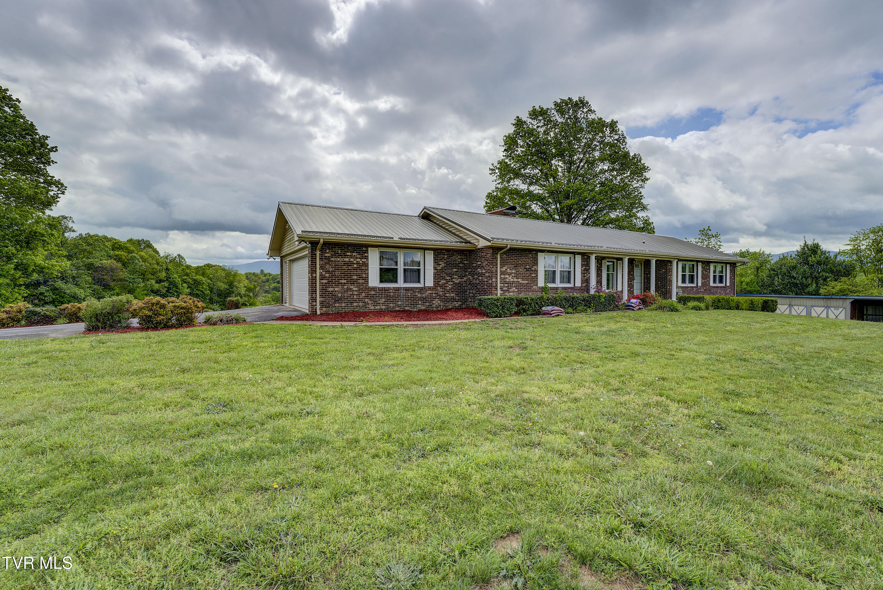 319 Hickory Tree Road, Bristol, Tennessee image 3