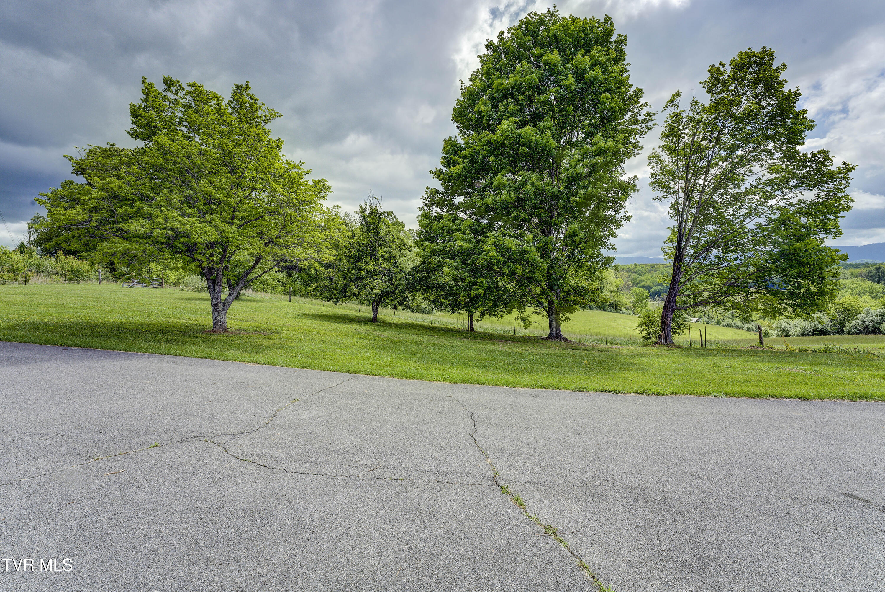 319 Hickory Tree Road, Bristol, Tennessee image 12