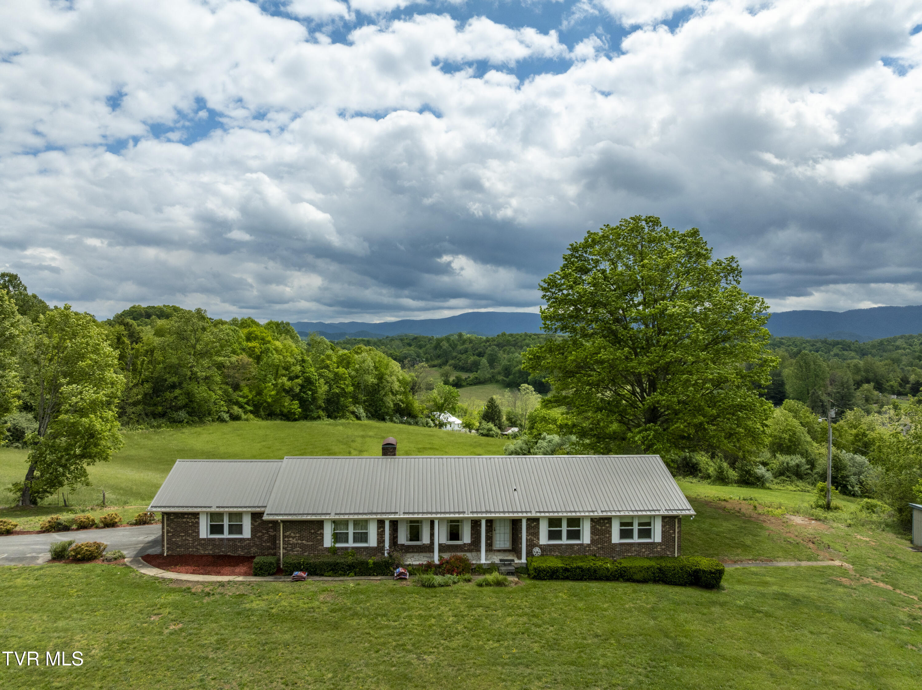 319 Hickory Tree Road, Bristol, Tennessee image 1