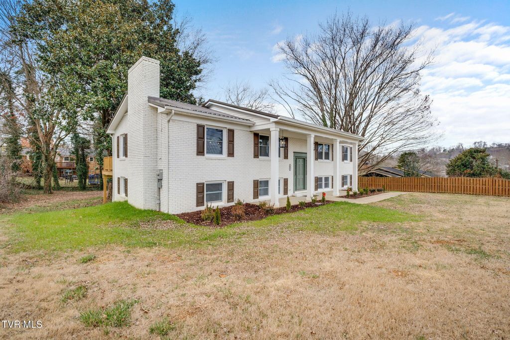 Photo of 404 Oakmont Drive, Kingsport, TN 37663 (MLS # 9990204)