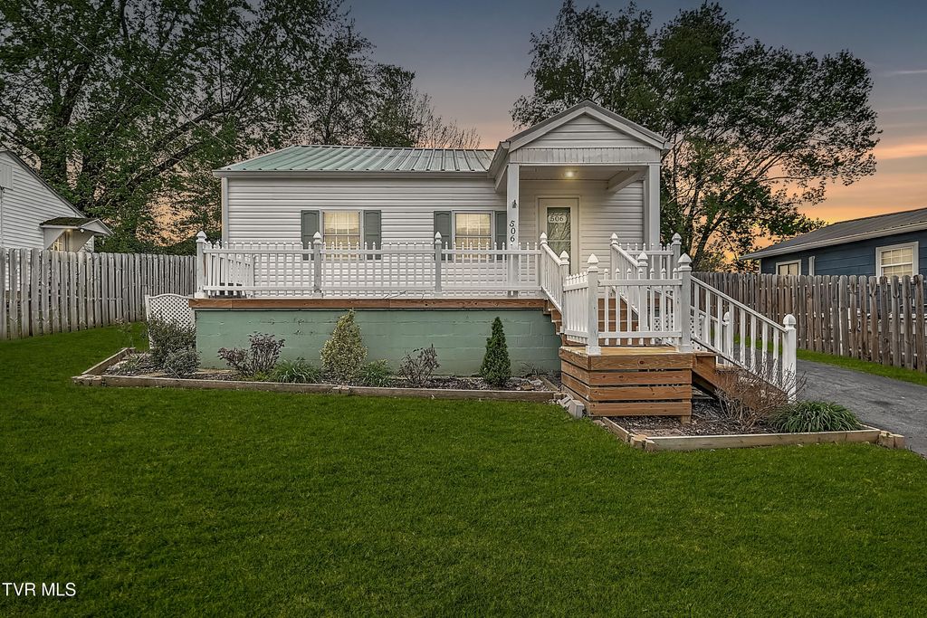 Photo of 506 Trudy Street, Elizabethton, TN 37643 (MLS # 9993940)