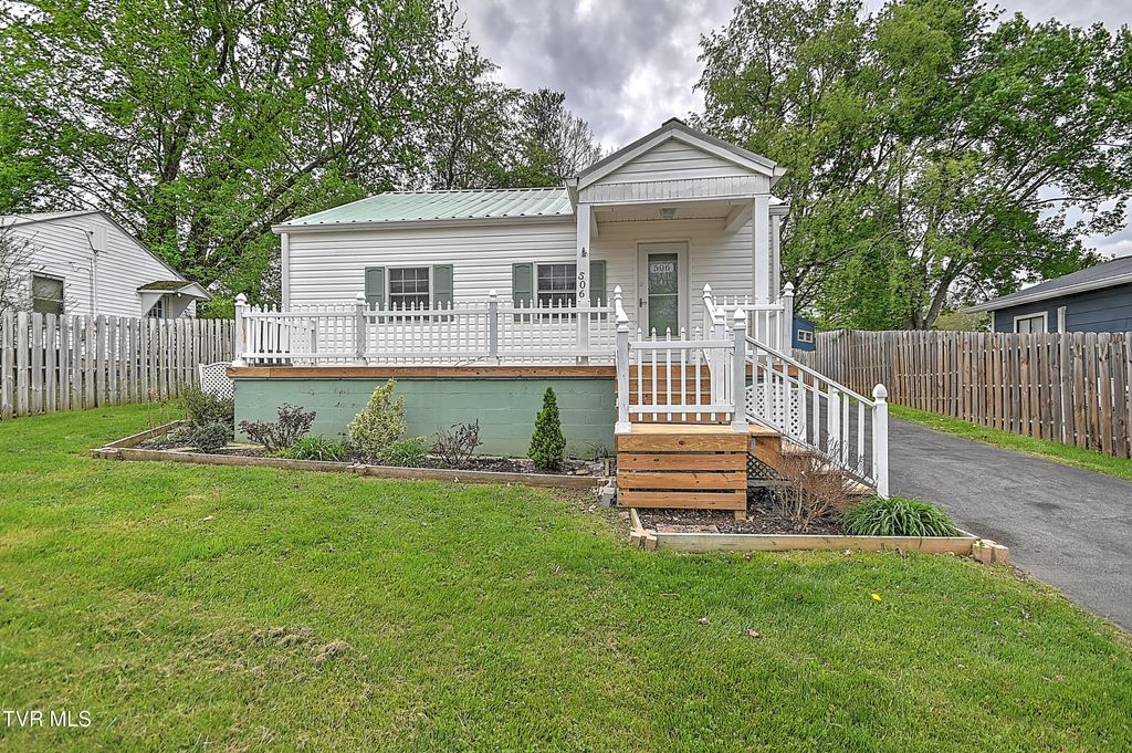 Photo of 506 Trudy Street, Elizabethton, TN 37643 (MLS # 9993940)