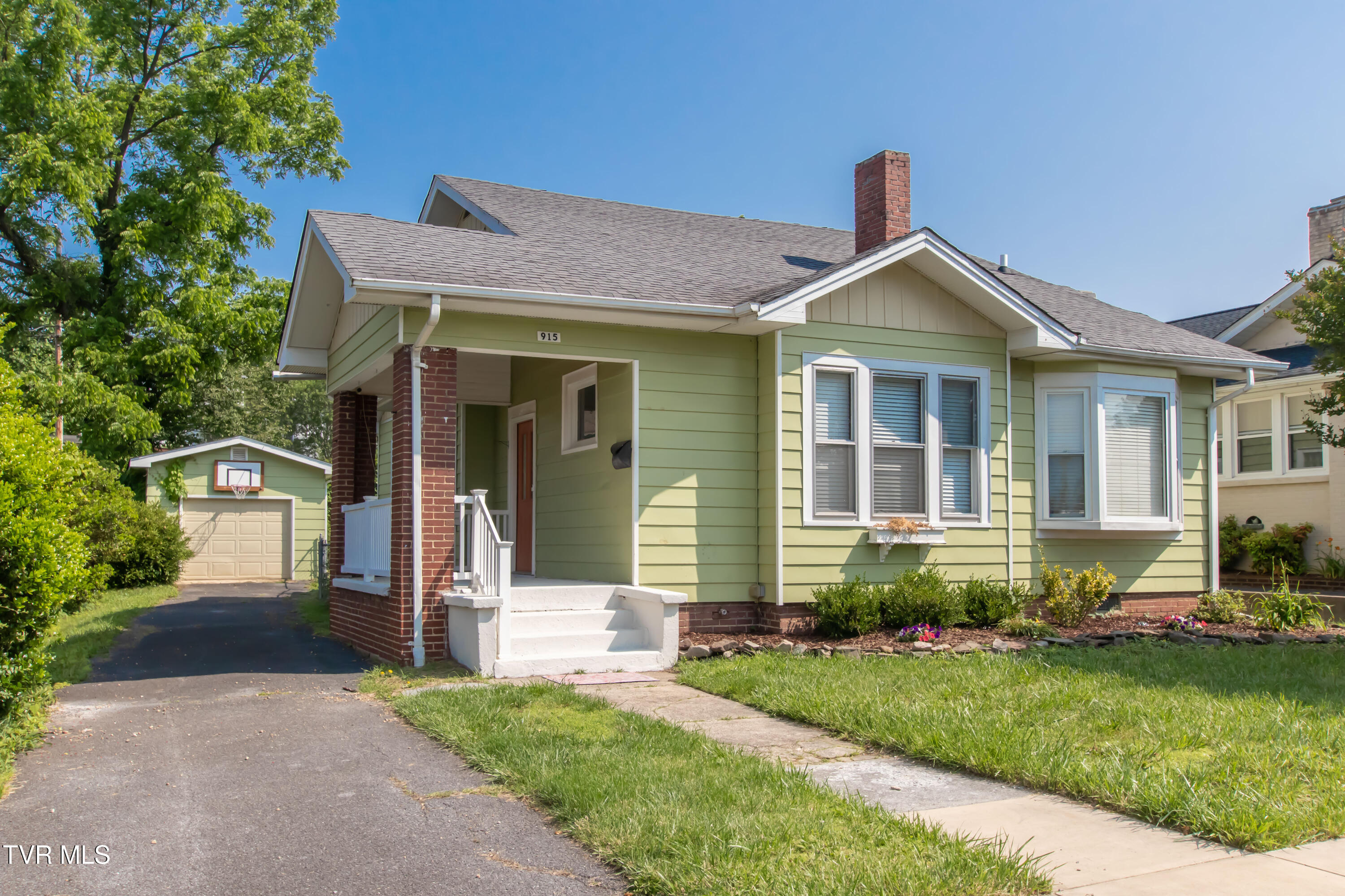 915 Lawrence Avenue, Bristol, Virginia image 2
