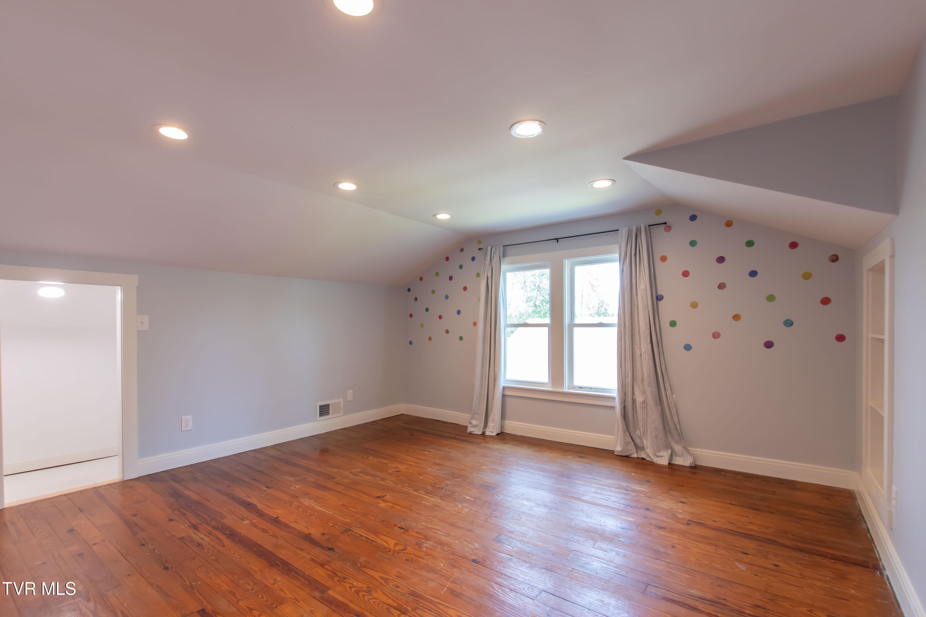 915 Lawrence Avenue, Bristol, Virginia image 25