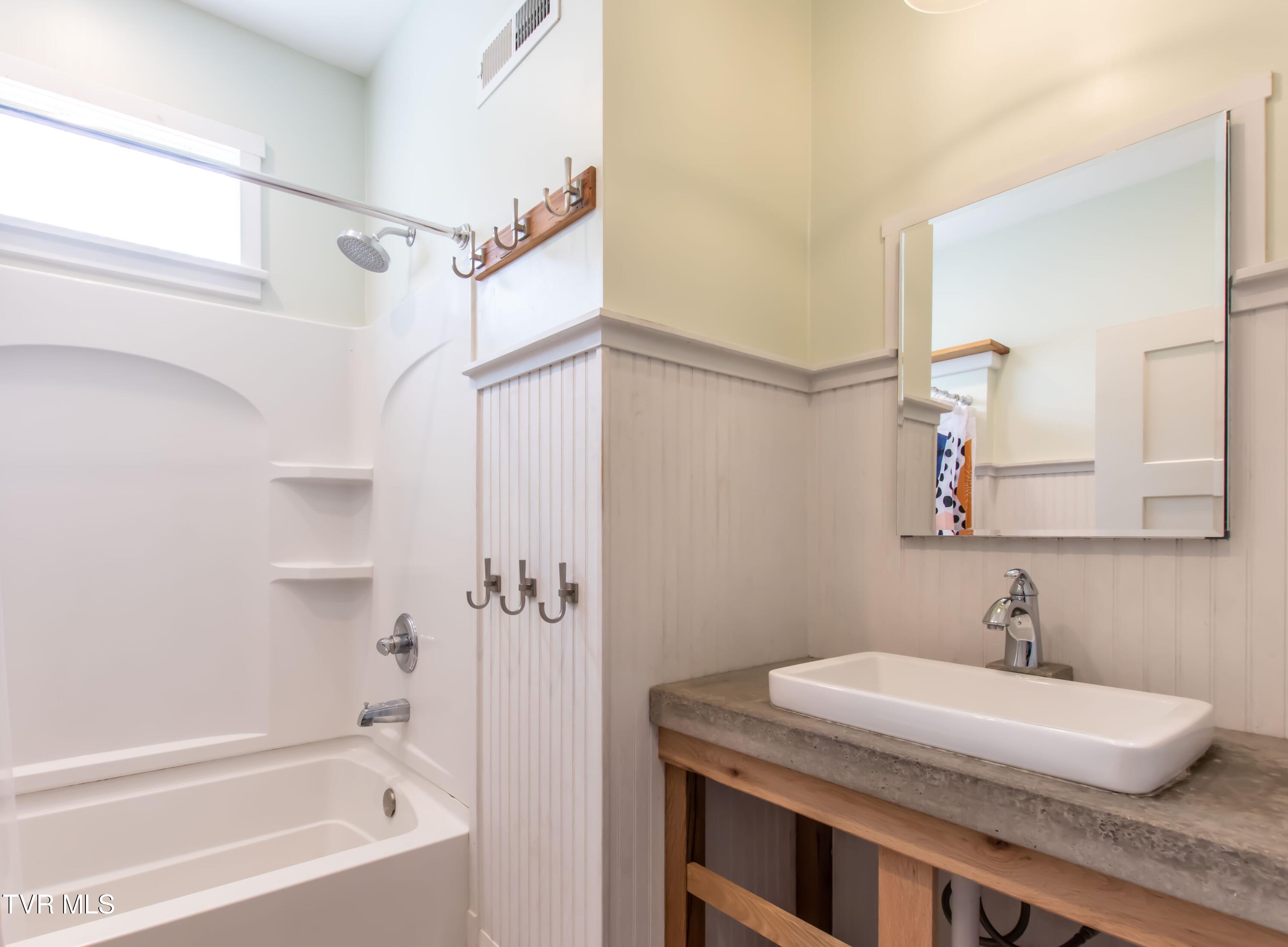 915 Lawrence Avenue, Bristol, Virginia image 18