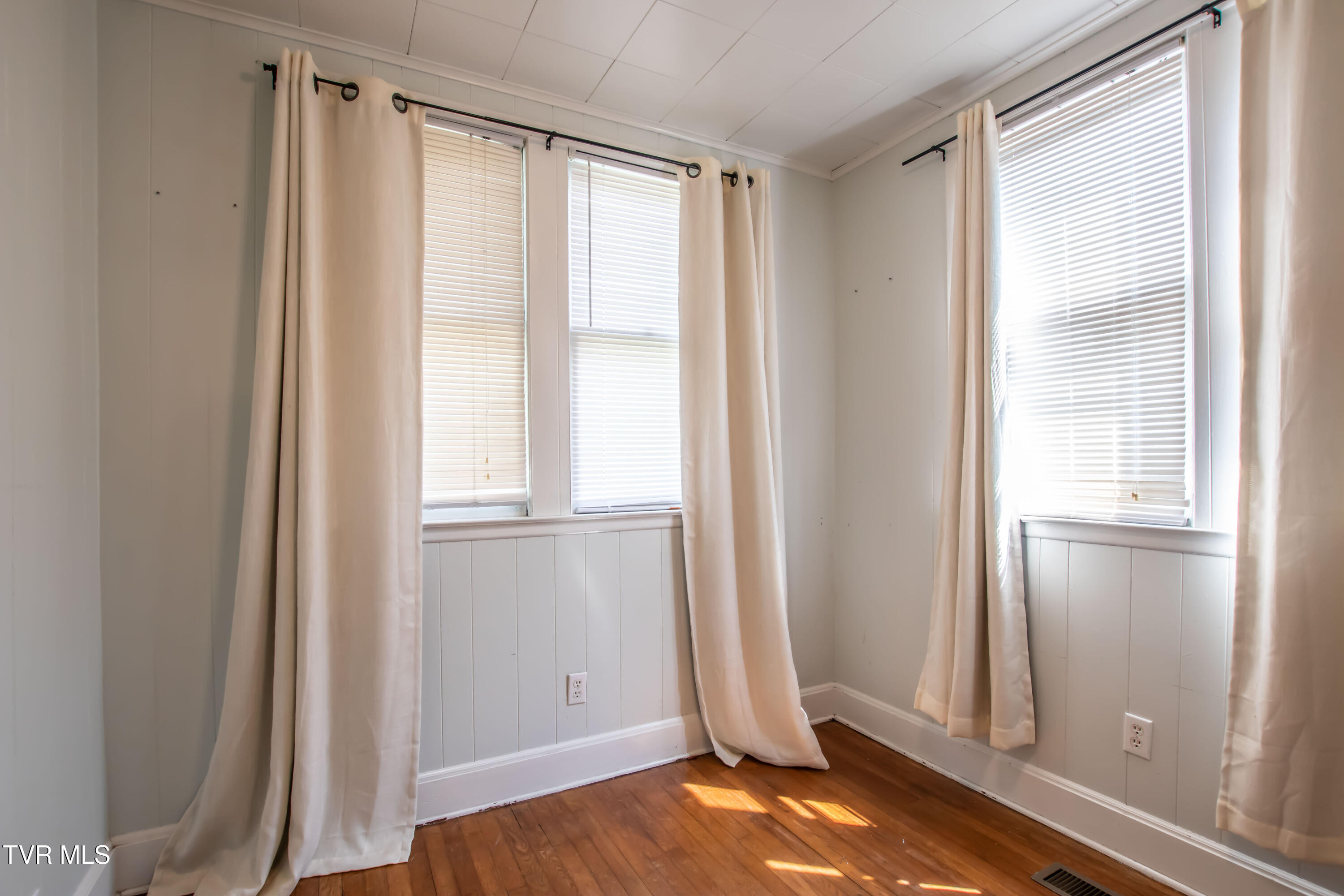 915 Lawrence Avenue, Bristol, Virginia image 16