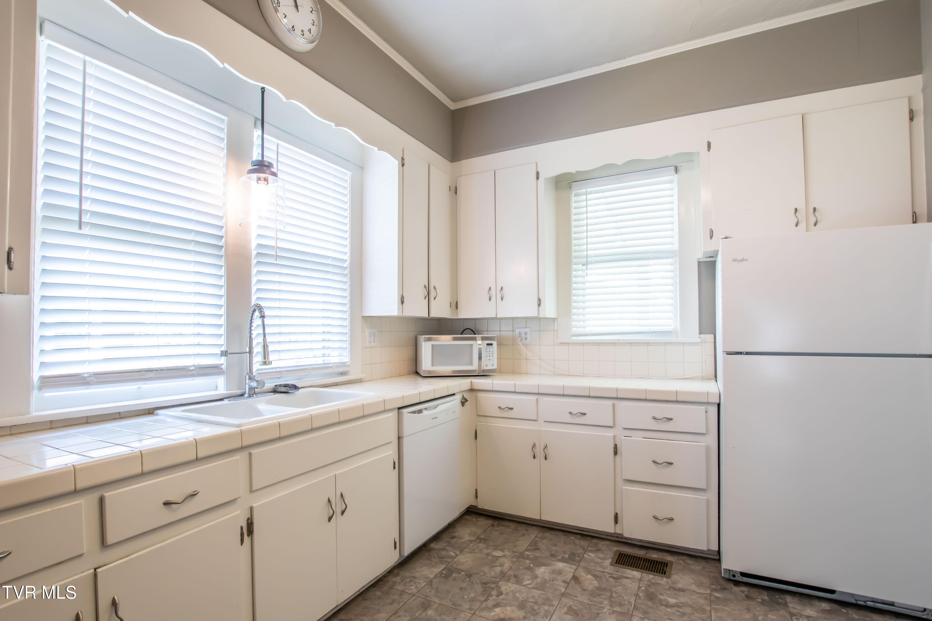 915 Lawrence Avenue, Bristol, Virginia image 11