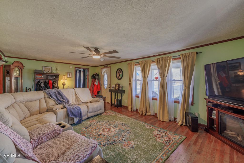 Photo of 108 Rainbolt Ln Lane, Elizabethton, TN 37643 (MLS # 9991197)