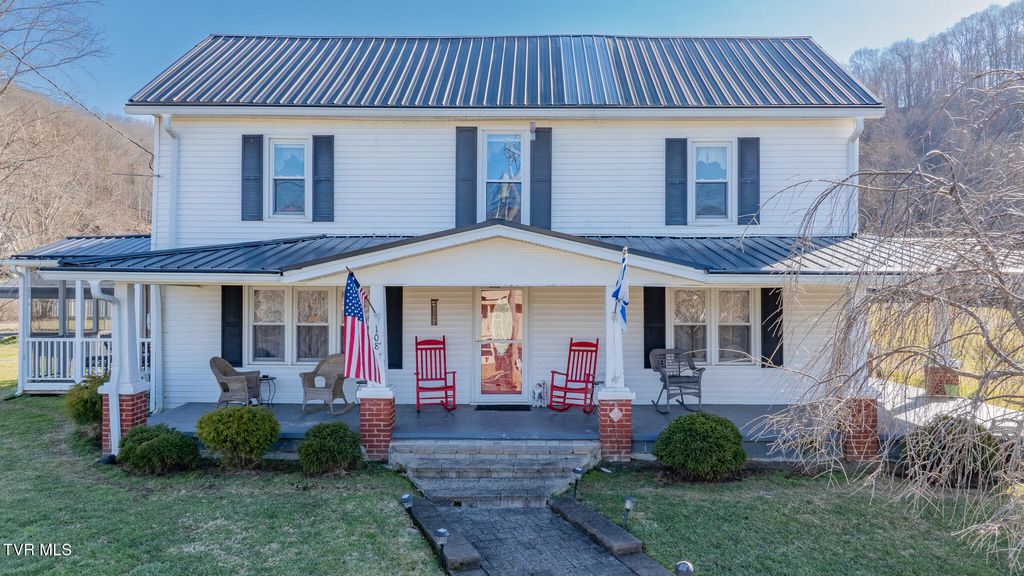 Photo of 108 Rainbolt Ln Lane, Elizabethton, TN 37643 (MLS # 9991197)