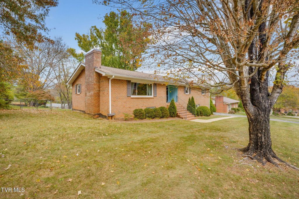 Photo of 105 Foley Circle, Bristol, TN 37620 (MLS # 9987513)