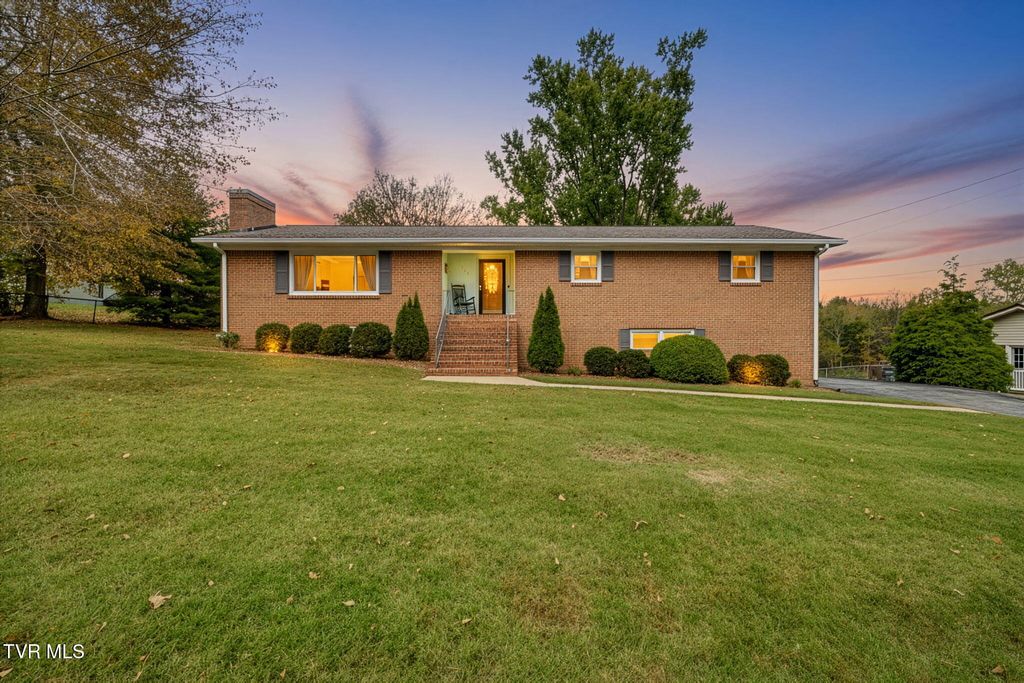 Photo of 105 Foley Circle, Bristol, TN 37620 (MLS # 9987513)