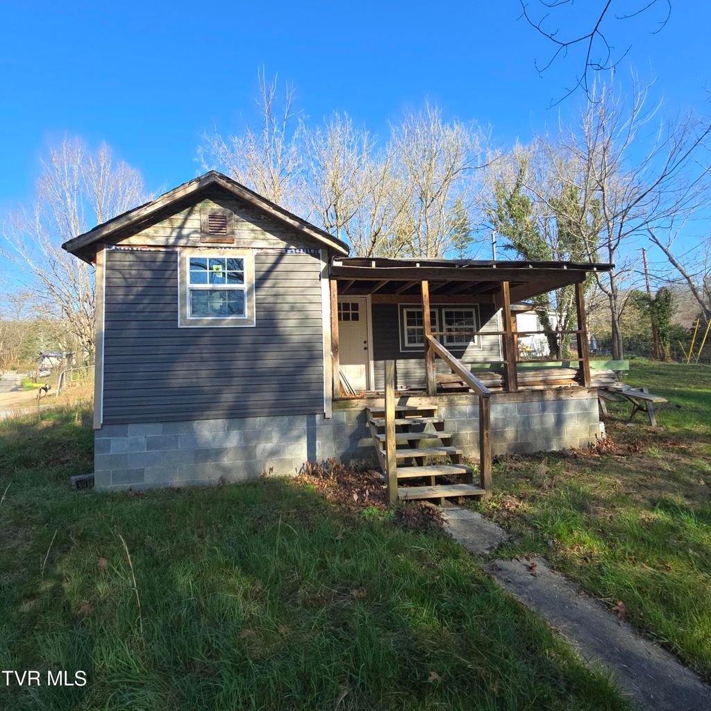 Photo of 2204 Vincent Lane, Kingsport, TN 37660 (MLS # 9992755)