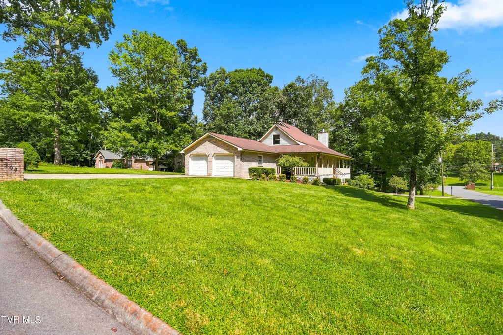 Photo of 204 Timberland Circle, Kingsport, TN 37664 (MLS # 9999592)