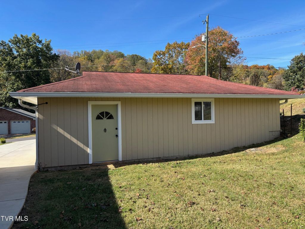 Photo of 385 Lakeside Drive, Kingsport, TN 37664 (MLS # 9988283)