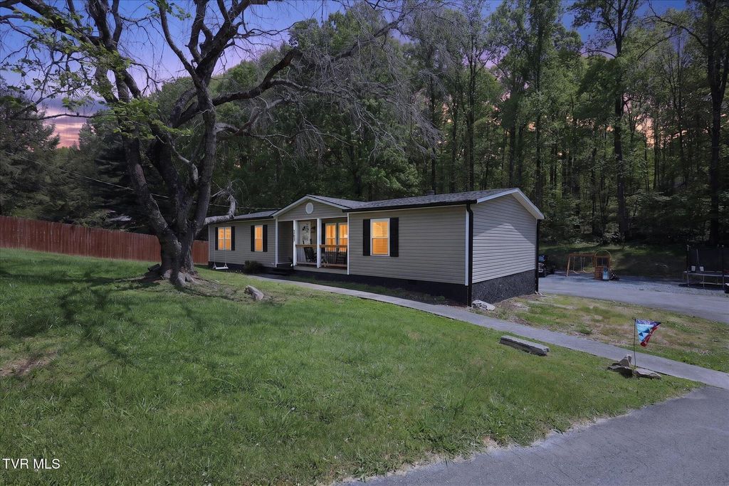 Photo of 263 Big Springs Road, Elizabethton, TN 37643 (MLS # 9995727)