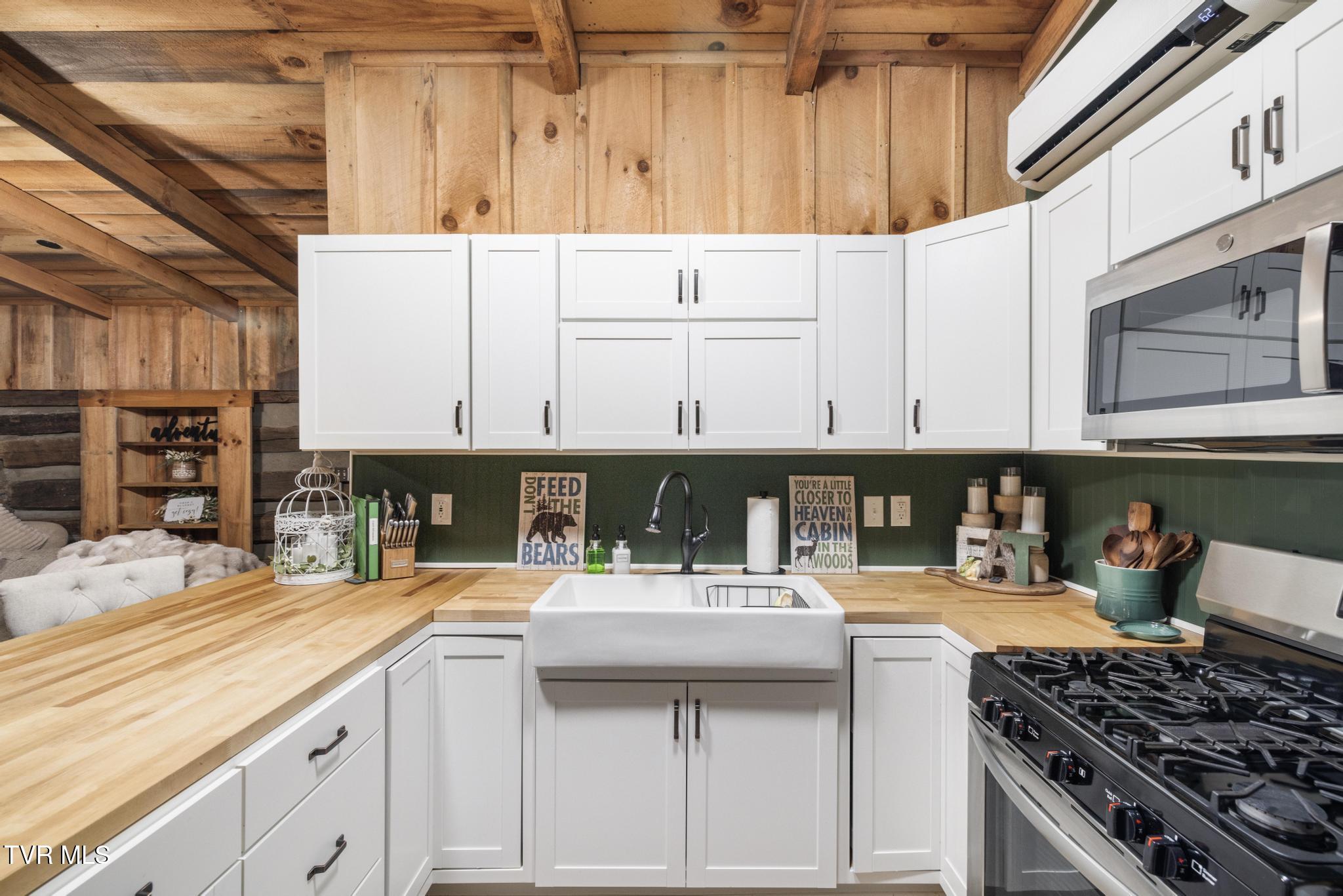 445 & 475 Log Cabin Road, Greeneville, Tennessee image 13