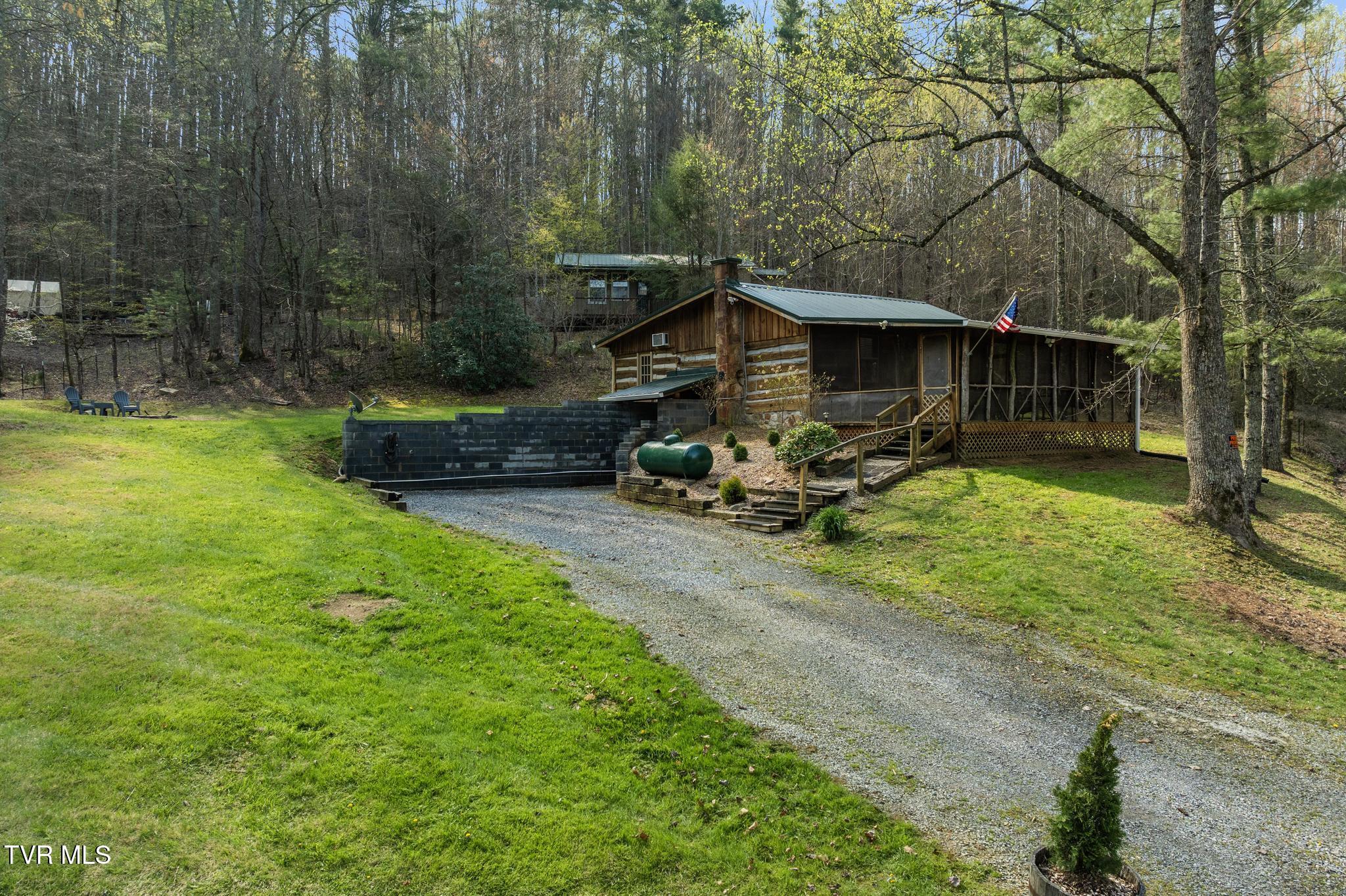 445 & 475 Log Cabin Road, Greeneville, Tennessee image 4