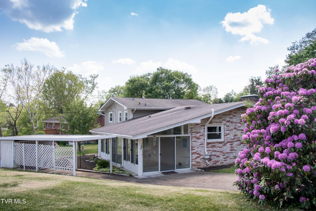 Photo of 105 Dale Place, Bristol, TN 37620 (MLS # 9994946)