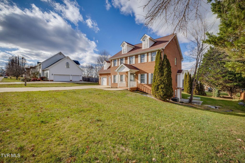 Photo of 1402 Lake Ridge Square, Johnson City, TN 37601 (MLS # 9989235)