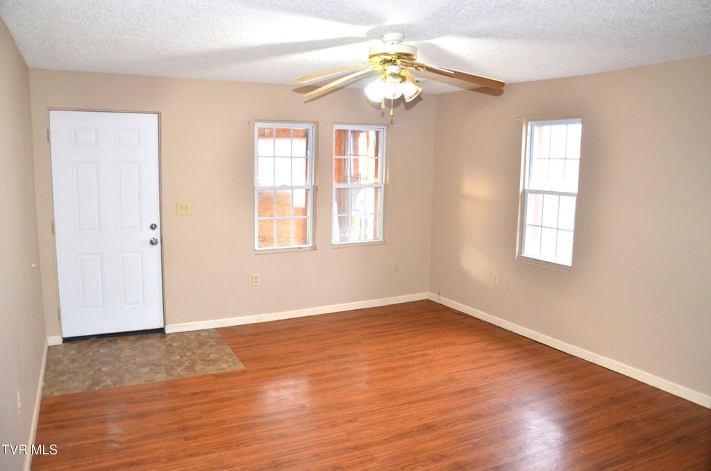 Photo of 214 Ravine Road, Kingsport, TN 37660 (MLS # 9990333)