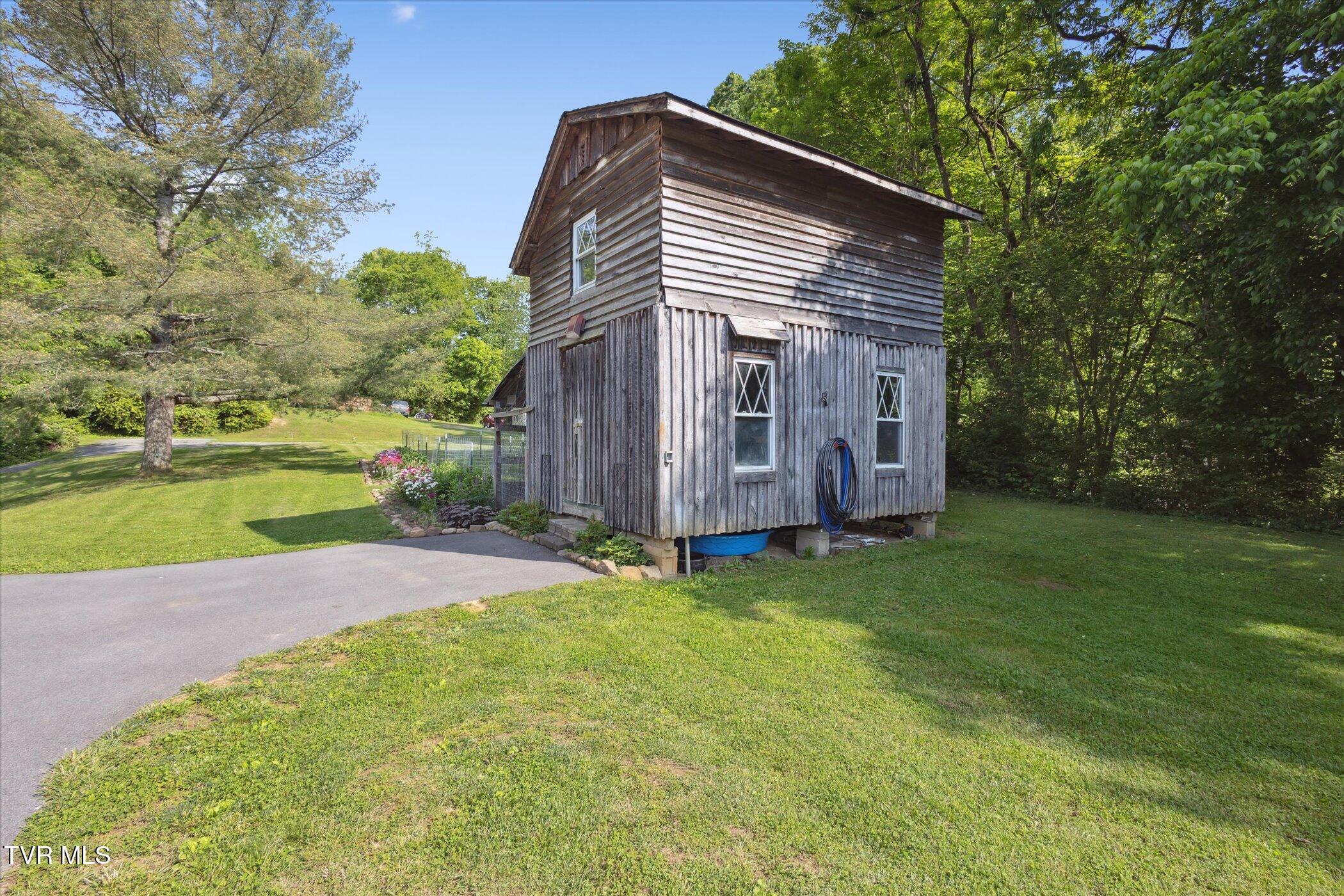 324 Hayes Road, Bluff City, Tennessee image 38