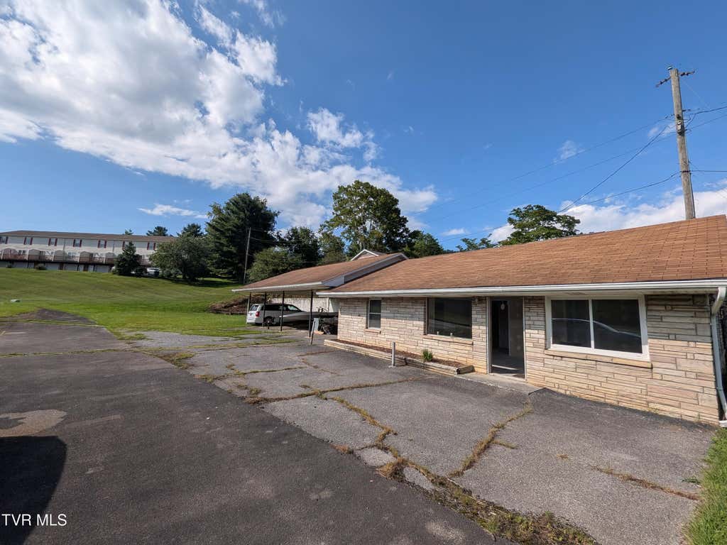 Photo of 2618 Volunteer Parkway, Bristol, TN 37620 (MLS # 9999749)