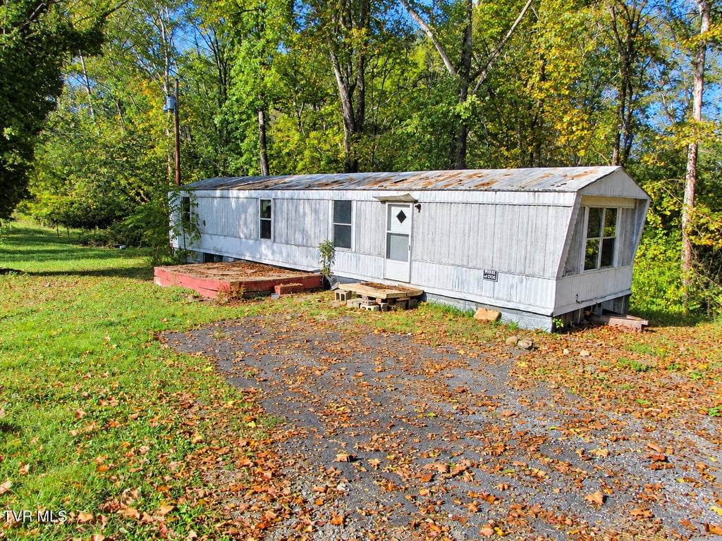 Photo of 888 Old Elizabethton Highway, Bluff City, TN 37618 (MLS # 10001880)
