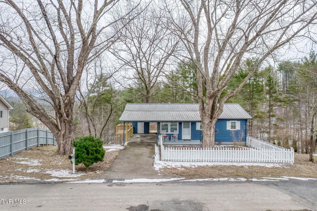 Photo of 502 Hospital Hill Road, Mountain City, TN 37683 (MLS # 9990749)